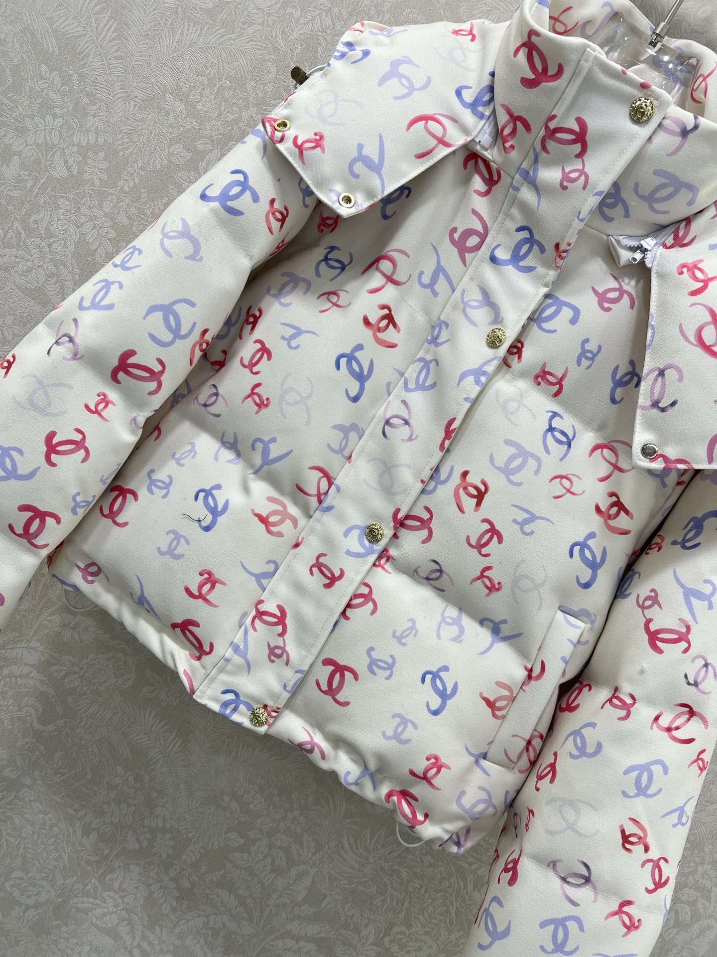 🔥🔥CHANE* 25新款可拆卸连帽羽绒服 90白鸭绒 彩色双c晕染印花 定制五金 打造视觉层次感 穿出