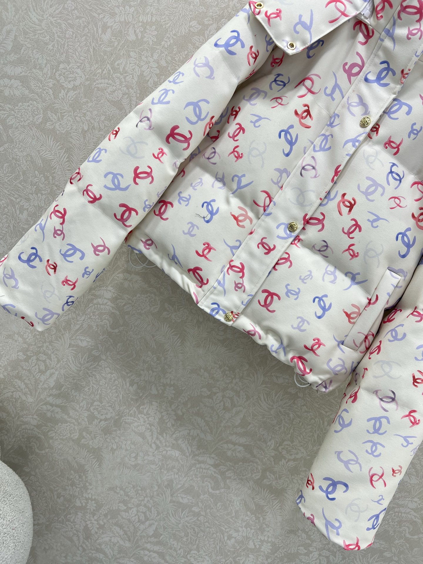 🔥🔥CHANE* 25新款可拆卸连帽羽绒服 90白鸭绒 彩色双c晕染印花 定制五金 打造视觉层次感 穿出