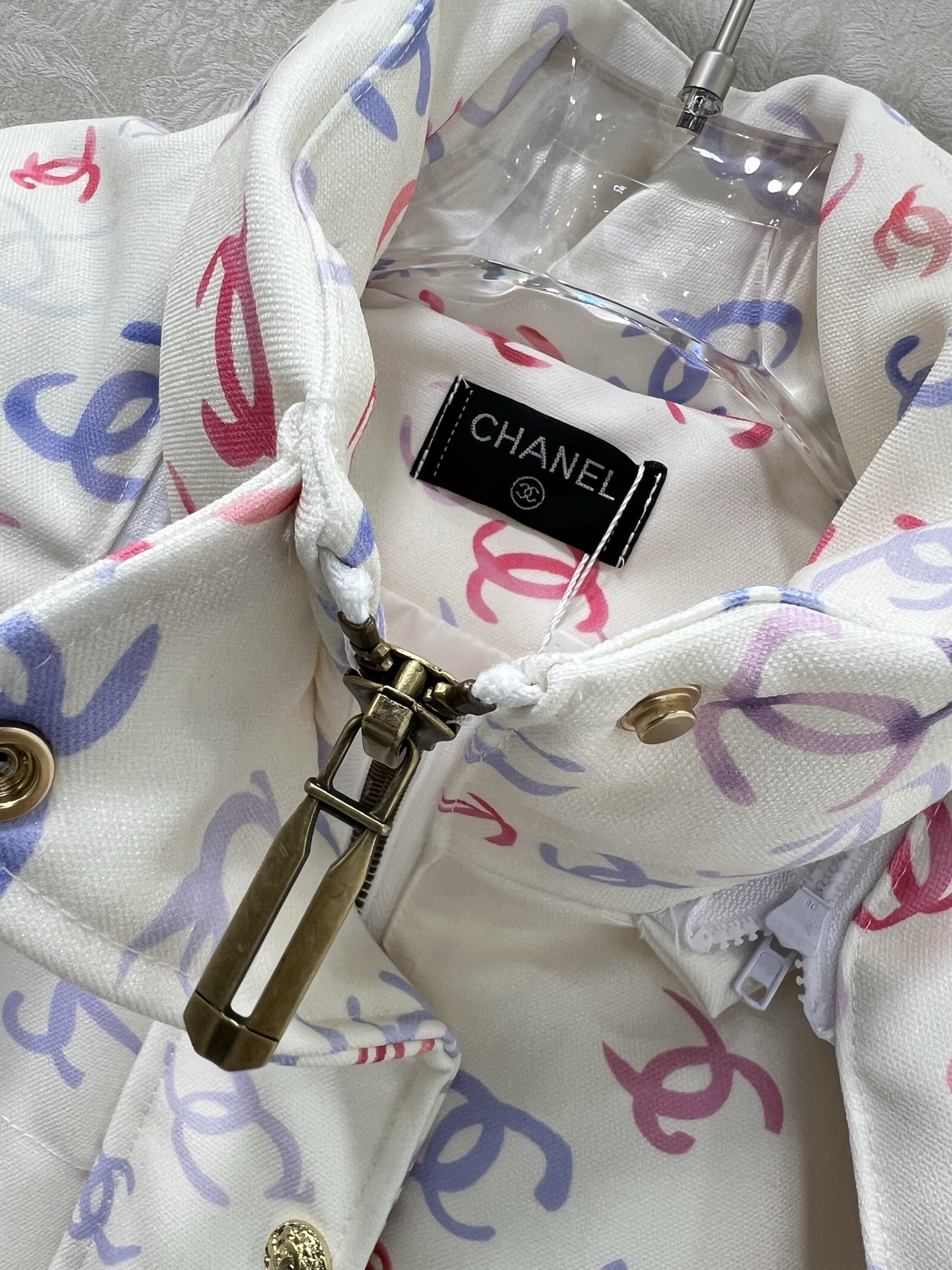 🔥🔥CHANE* 25新款可拆卸连帽羽绒服 90白鸭绒 彩色双c晕染印花 定制五金 打造视觉层次感 穿出