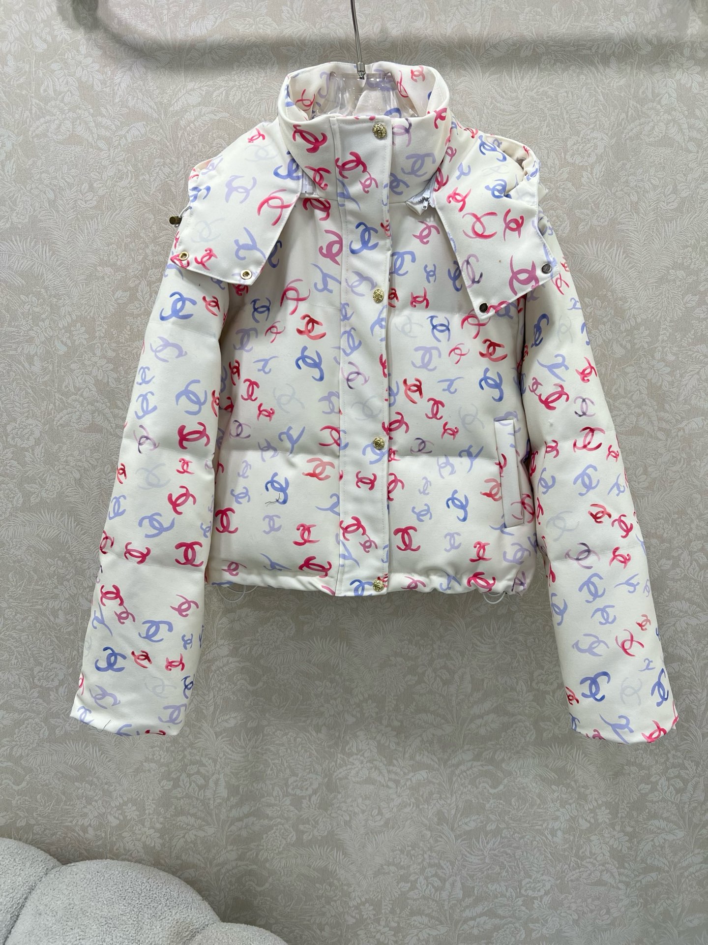 🔥🔥CHANE* 25新款可拆卸连帽羽绒服 90白鸭绒 彩色双c晕染印花 定制五金 打造视觉层次感 穿出