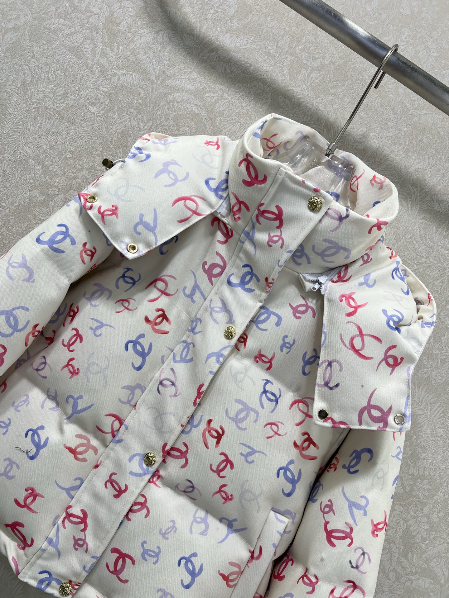 🔥🔥CHANE* 25新款可拆卸连帽羽绒服 90白鸭绒 彩色双c晕染印花 定制五金 打造视觉层次感 穿出