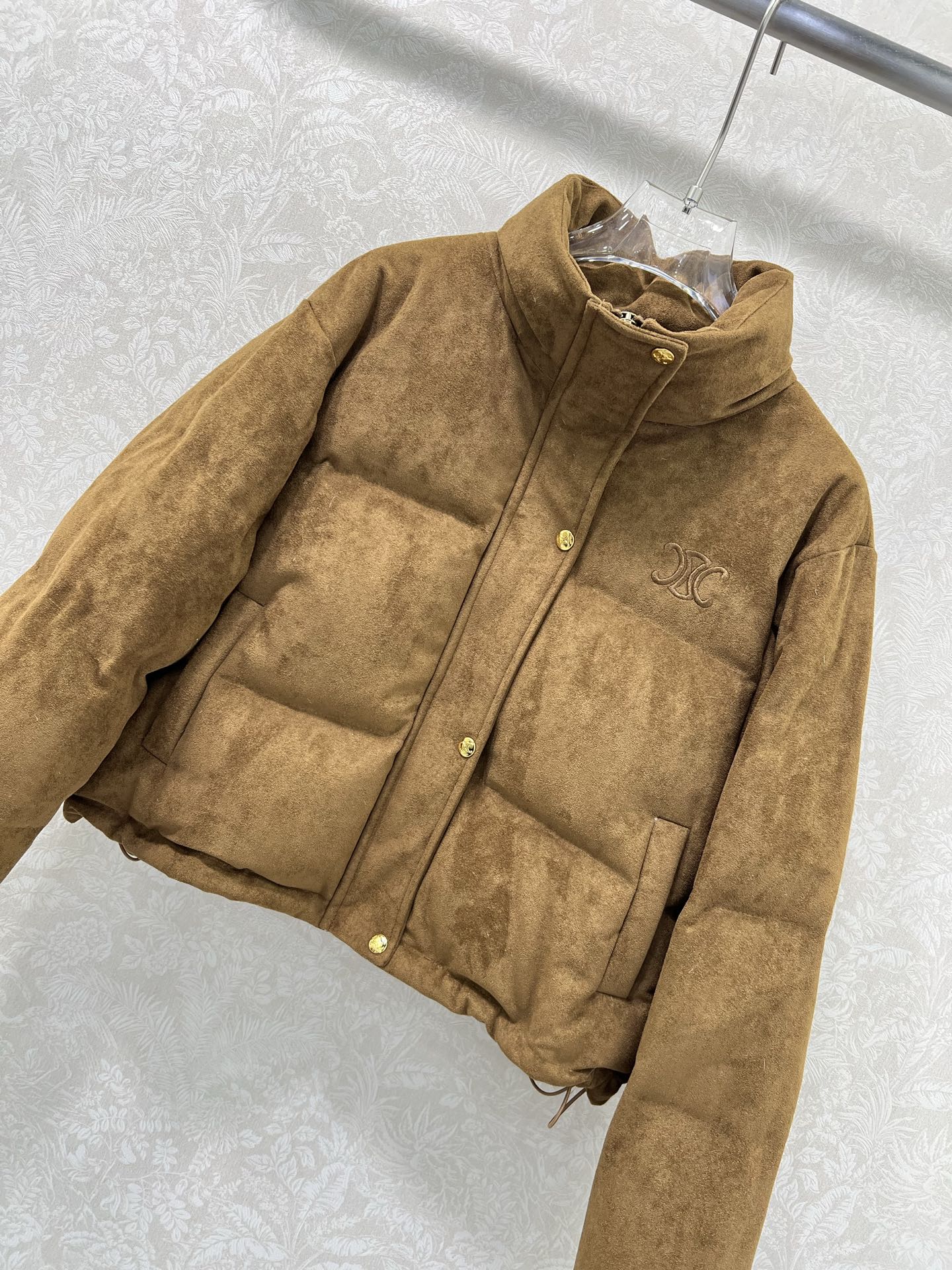 🔥🔥celin*25新款麂皮绒羽绒服 90白鹅绒 整件麂皮绒美拉德色调质感超级无敌高级！立体剪裁版型对身