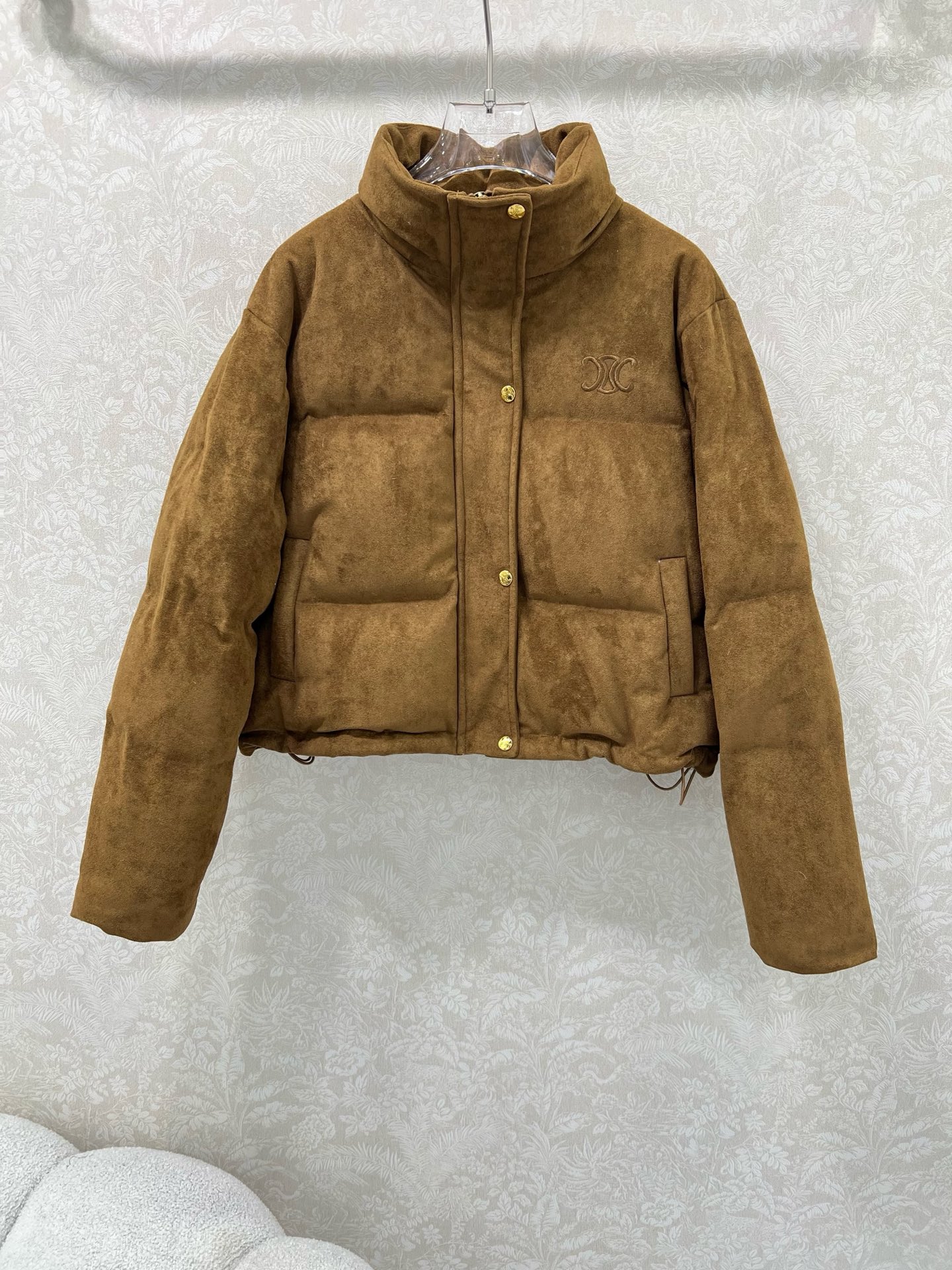 🔥🔥celin*25新款麂皮绒羽绒服 90白鹅绒 整件麂皮绒美拉德色调质感超级无敌高级！立体剪裁版型对身