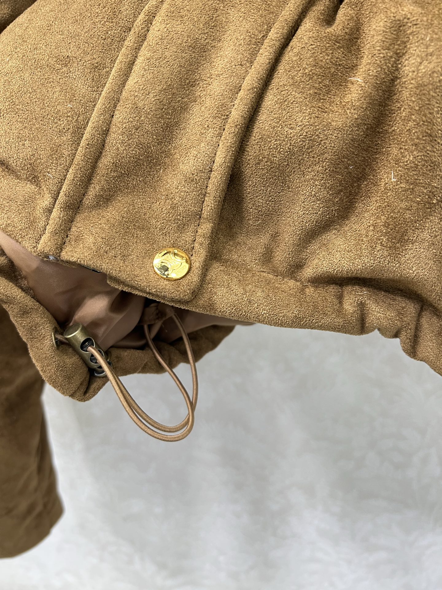 🔥🔥celin*25新款麂皮绒羽绒服 90白鹅绒 整件麂皮绒美拉德色调质感超级无敌高级！立体剪裁版型对身