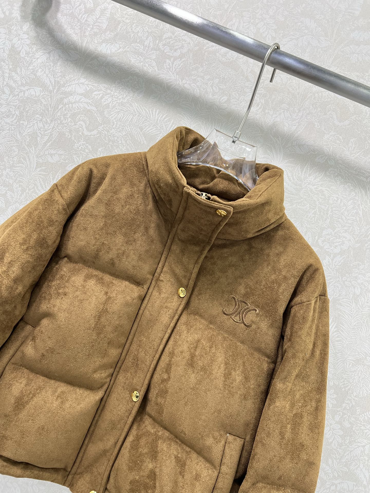 🔥🔥celin*25新款麂皮绒羽绒服 90白鹅绒 整件麂皮绒美拉德色调质感超级无敌高级！立体剪裁版型对身