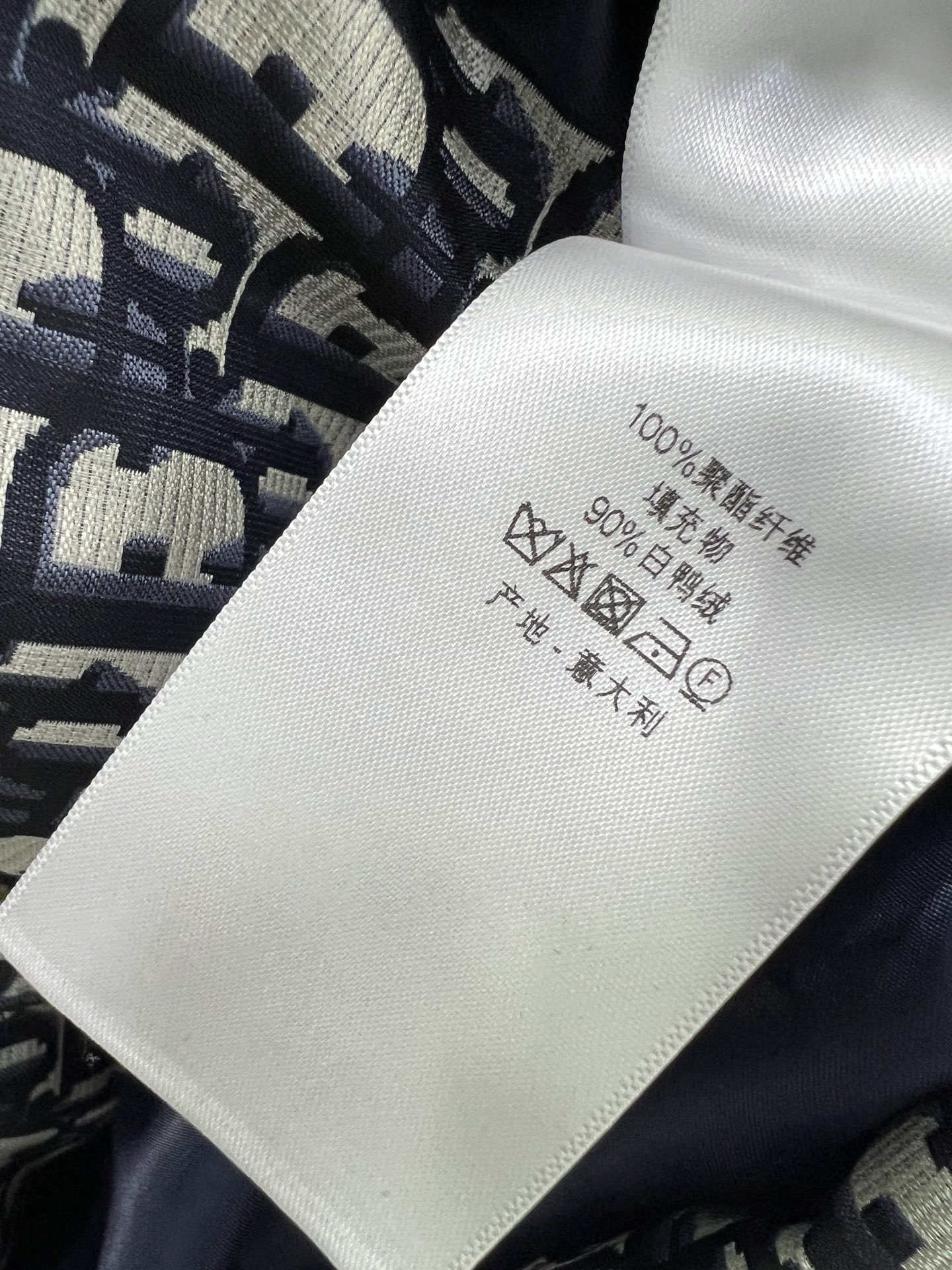 🔥🔥DIO*25秋冬新款 D字母提花连帽羽绒服经典老花提花面料+小蜜蜂五金 品牌感满满！国标90羽绒填充