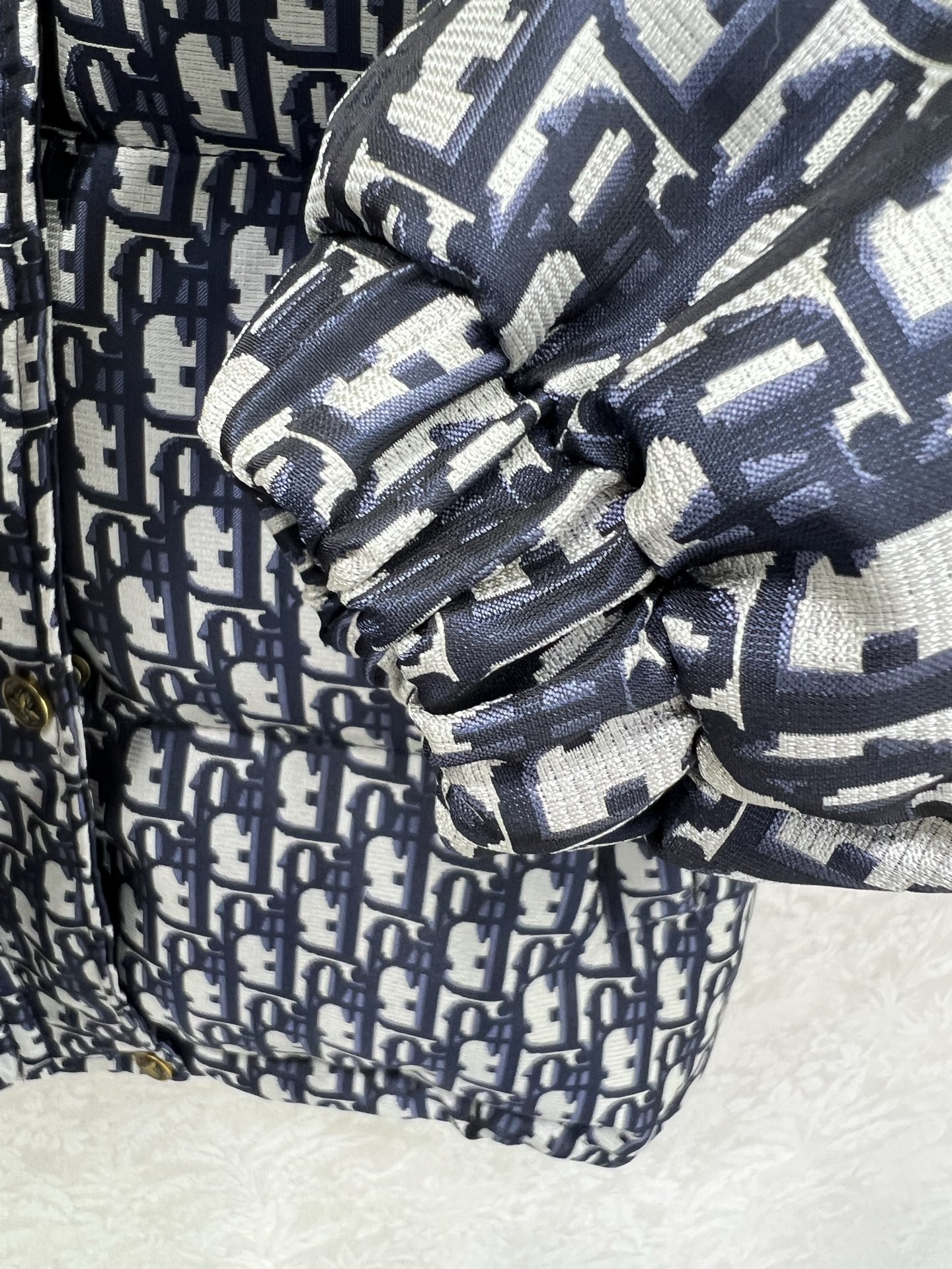 🔥🔥DIO*25秋冬新款 D字母提花连帽羽绒服经典老花提花面料+小蜜蜂五金 品牌感满满！国标90羽绒填充