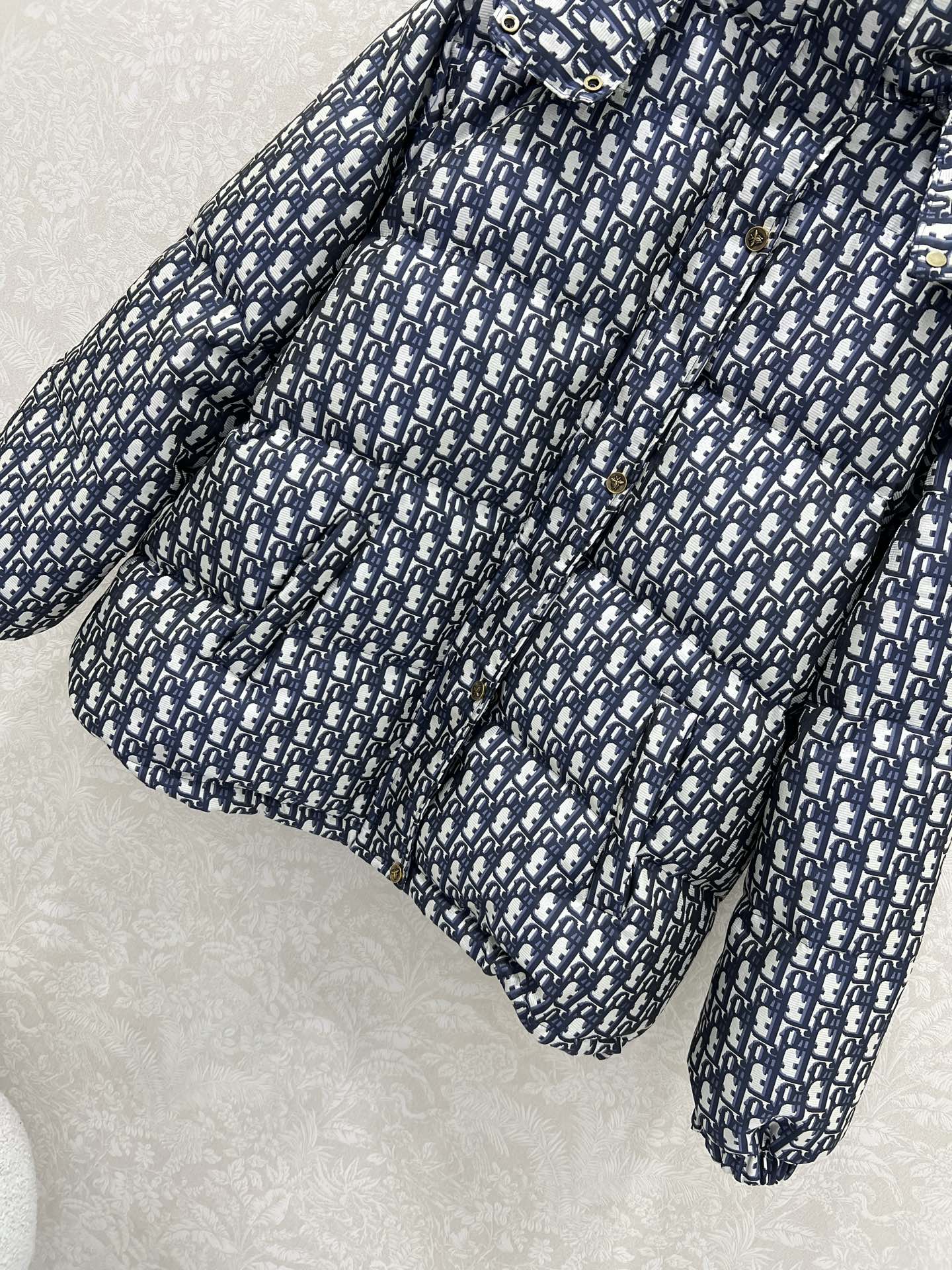 🔥🔥DIO*25秋冬新款 D字母提花连帽羽绒服经典老花提花面料+小蜜蜂五金 品牌感满满！国标90羽绒填充