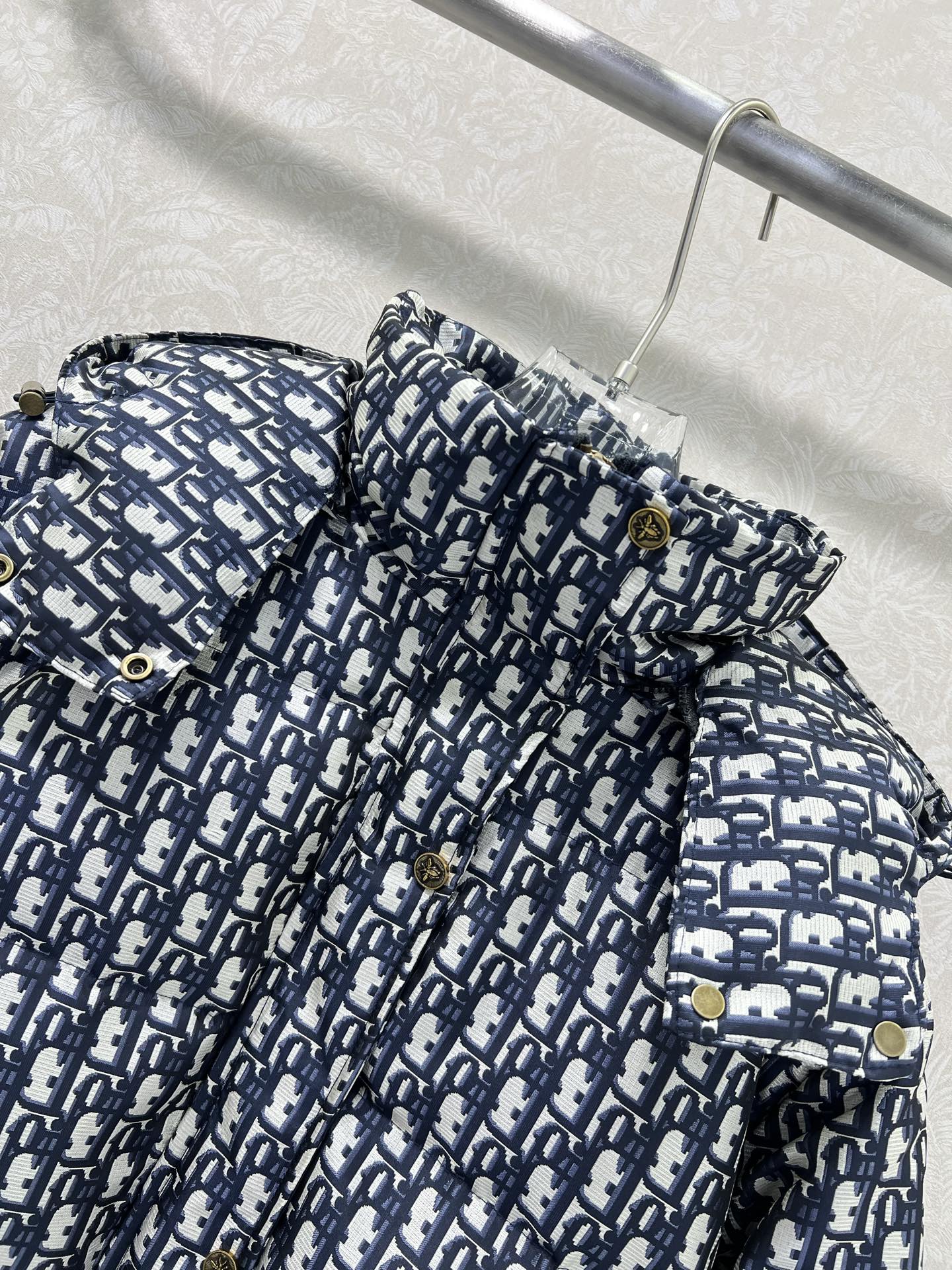 🔥🔥DIO*25秋冬新款 D字母提花连帽羽绒服经典老花提花面料+小蜜蜂五金 品牌感满满！国标90羽绒填充
