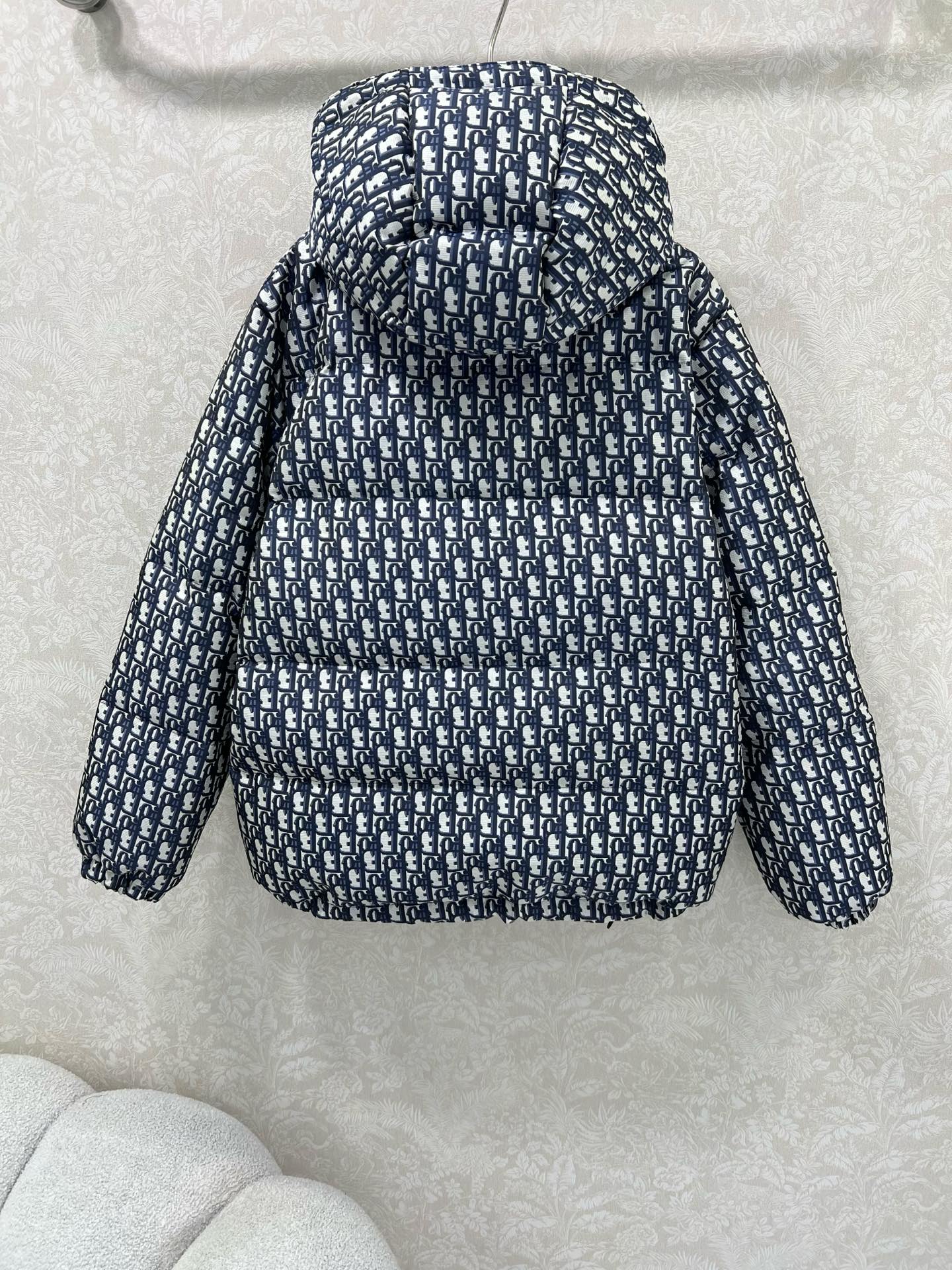 🔥🔥DIO*25秋冬新款 D字母提花连帽羽绒服经典老花提花面料+小蜜蜂五金 品牌感满满！国标90羽绒填充