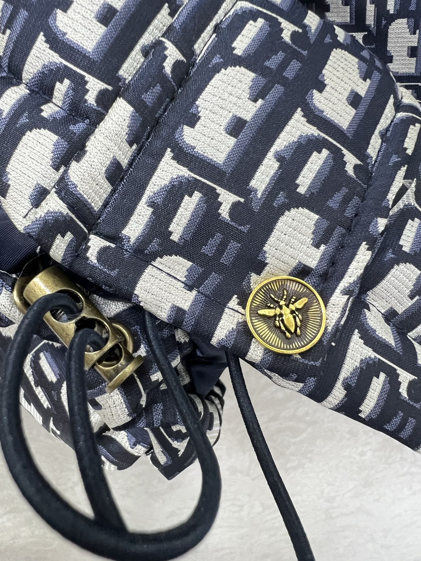 🔥🔥DIO*25秋冬新款 D字母提花连帽羽绒服经典老花提花面料+小蜜蜂五金 品牌感满满！国标90羽绒填充