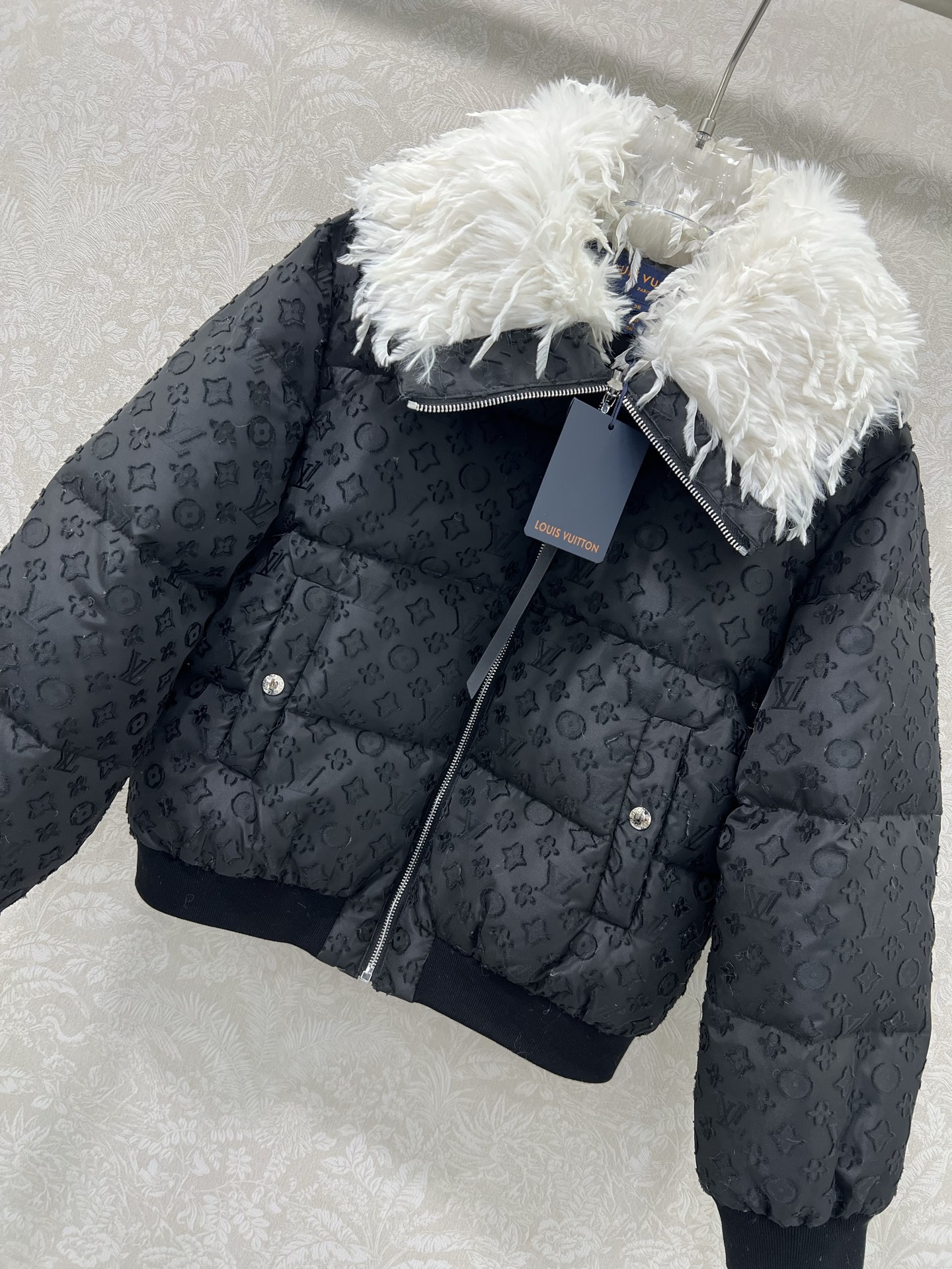 🔥🔥Louis vuitto*25新款新品滑雪系列 MONOGRAM老花大翻领羽绒服外套！领口焕新羽毛🪶