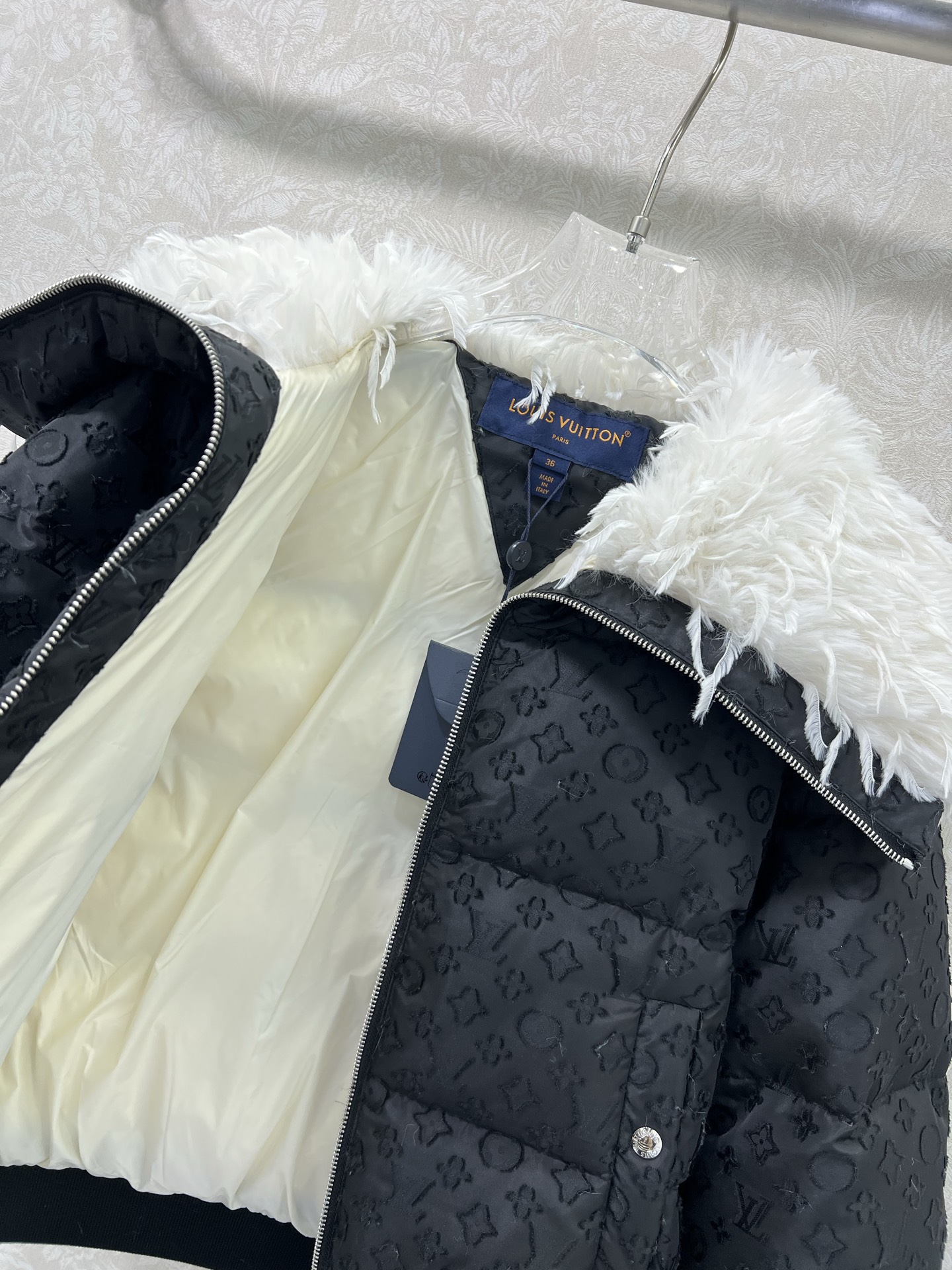 🔥🔥Louis vuitto*25新款新品滑雪系列 MONOGRAM老花大翻领羽绒服外套！领口焕新羽毛🪶