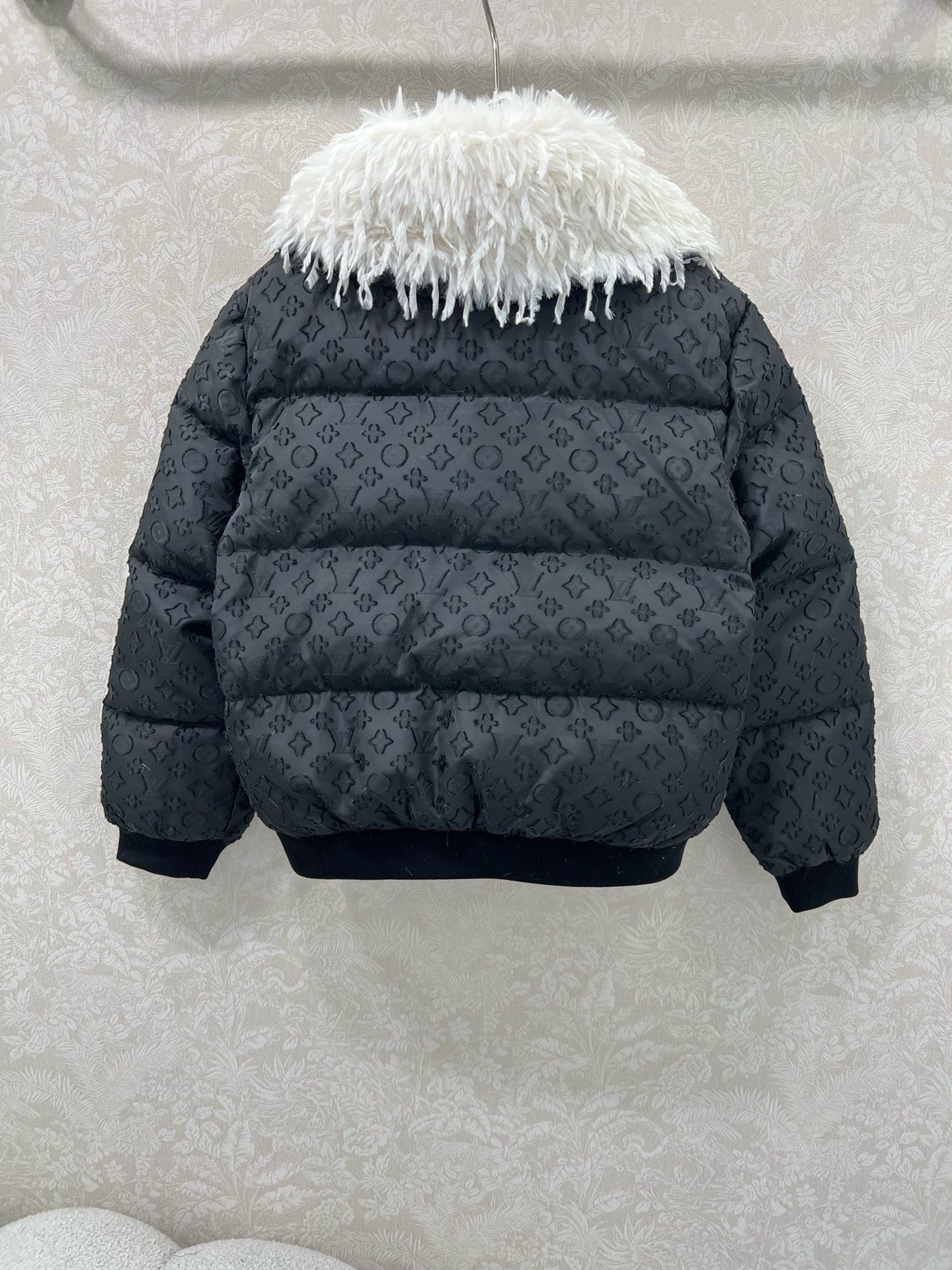 🔥🔥Louis vuitto*25新款新品滑雪系列 MONOGRAM老花大翻领羽绒服外套！领口焕新羽毛🪶