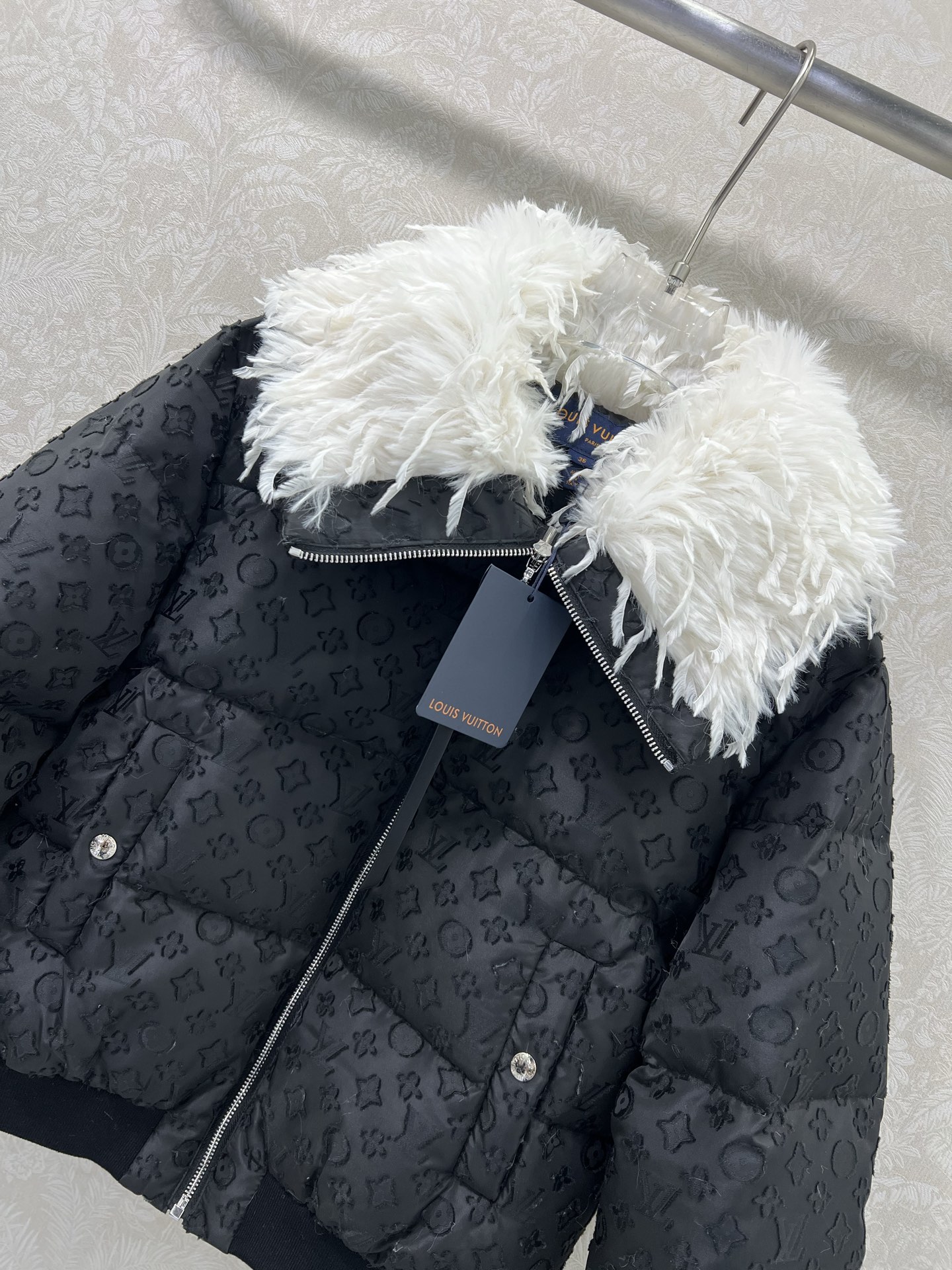 🔥🔥Louis vuitto*25新款新品滑雪系列 MONOGRAM老花大翻领羽绒服外套！领口焕新羽毛🪶