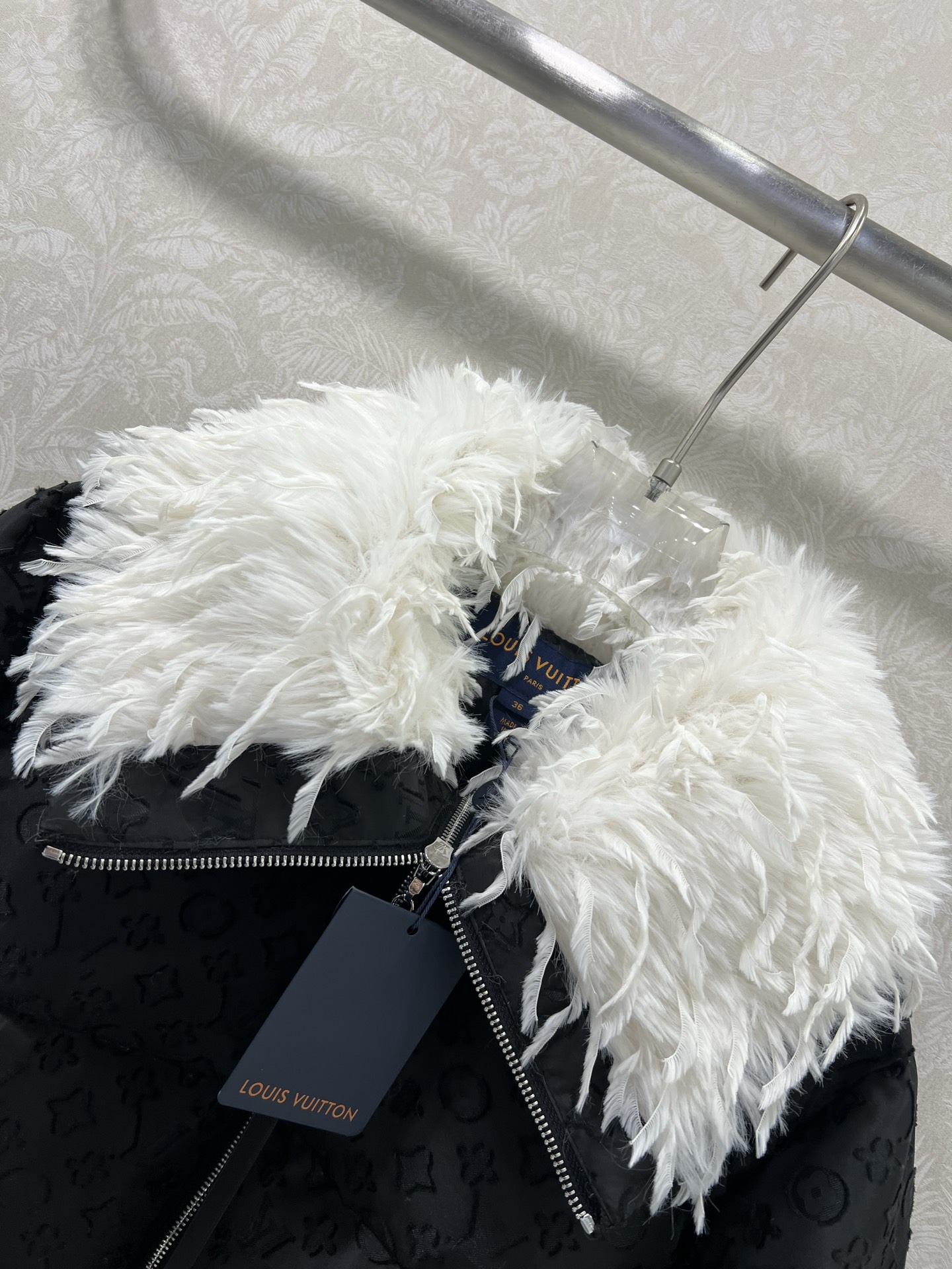 🔥🔥Louis vuitto*25新款新品滑雪系列 MONOGRAM老花大翻领羽绒服外套！领口焕新羽毛🪶