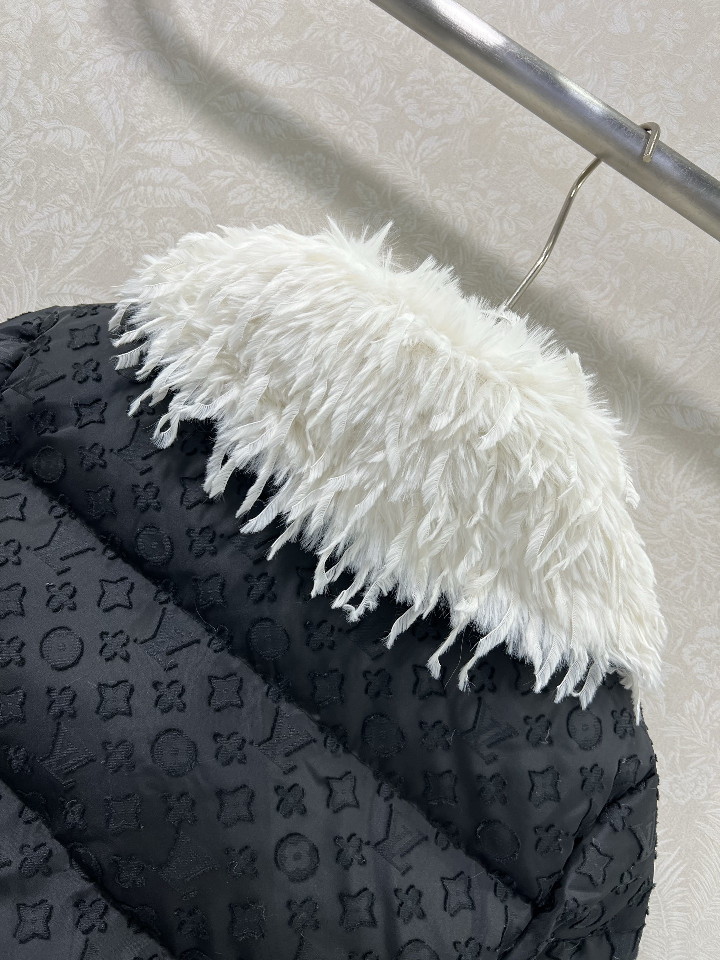 🔥🔥Louis vuitto*25新款新品滑雪系列 MONOGRAM老花大翻领羽绒服外套！领口焕新羽毛🪶