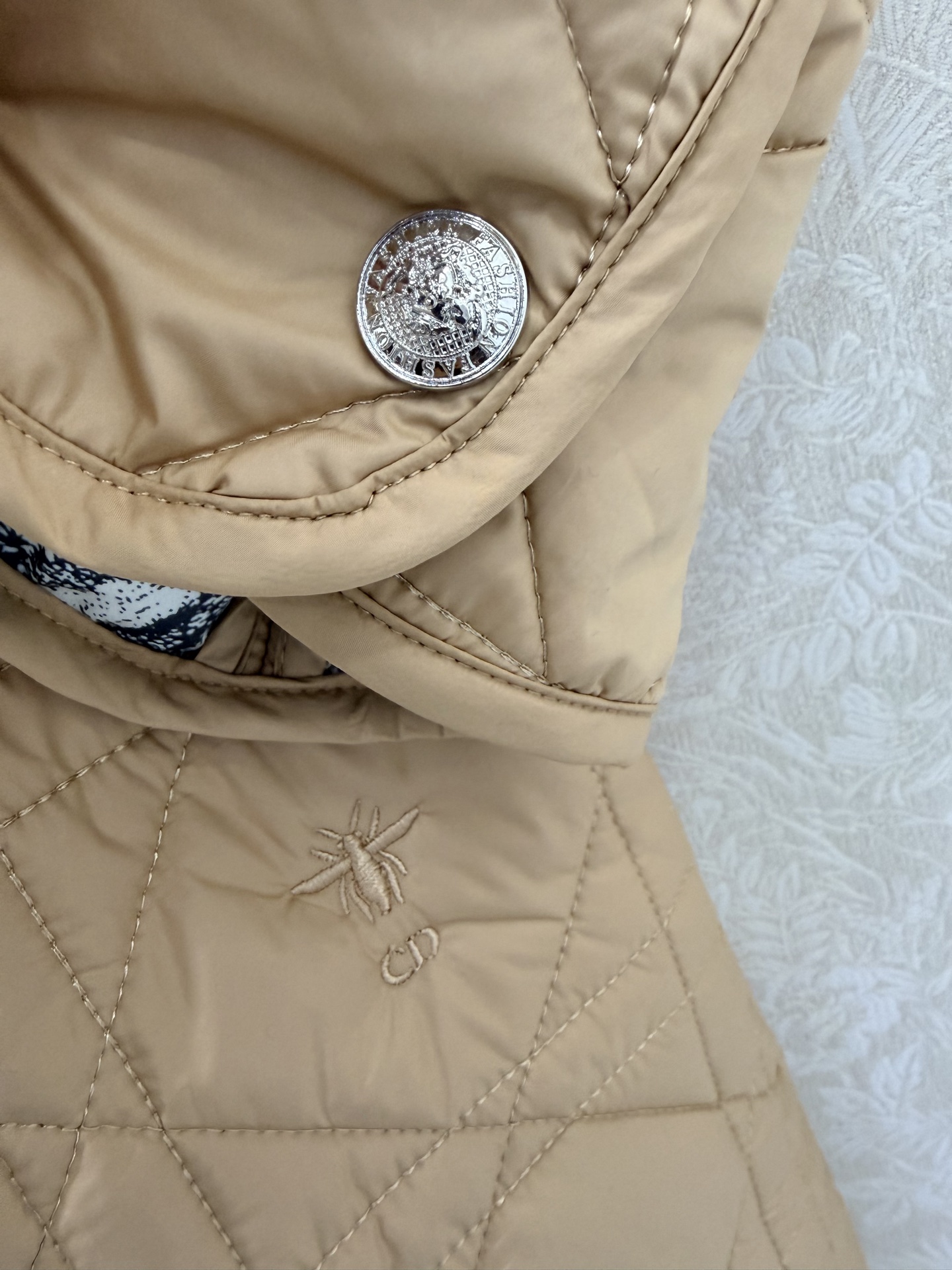 🔥🔥 Dio* 25秋冬新款戴妃藤格连帽压线长款棉衣外套 内衬经典丛林动物花色非常亮眼 视觉冲击力强时髦