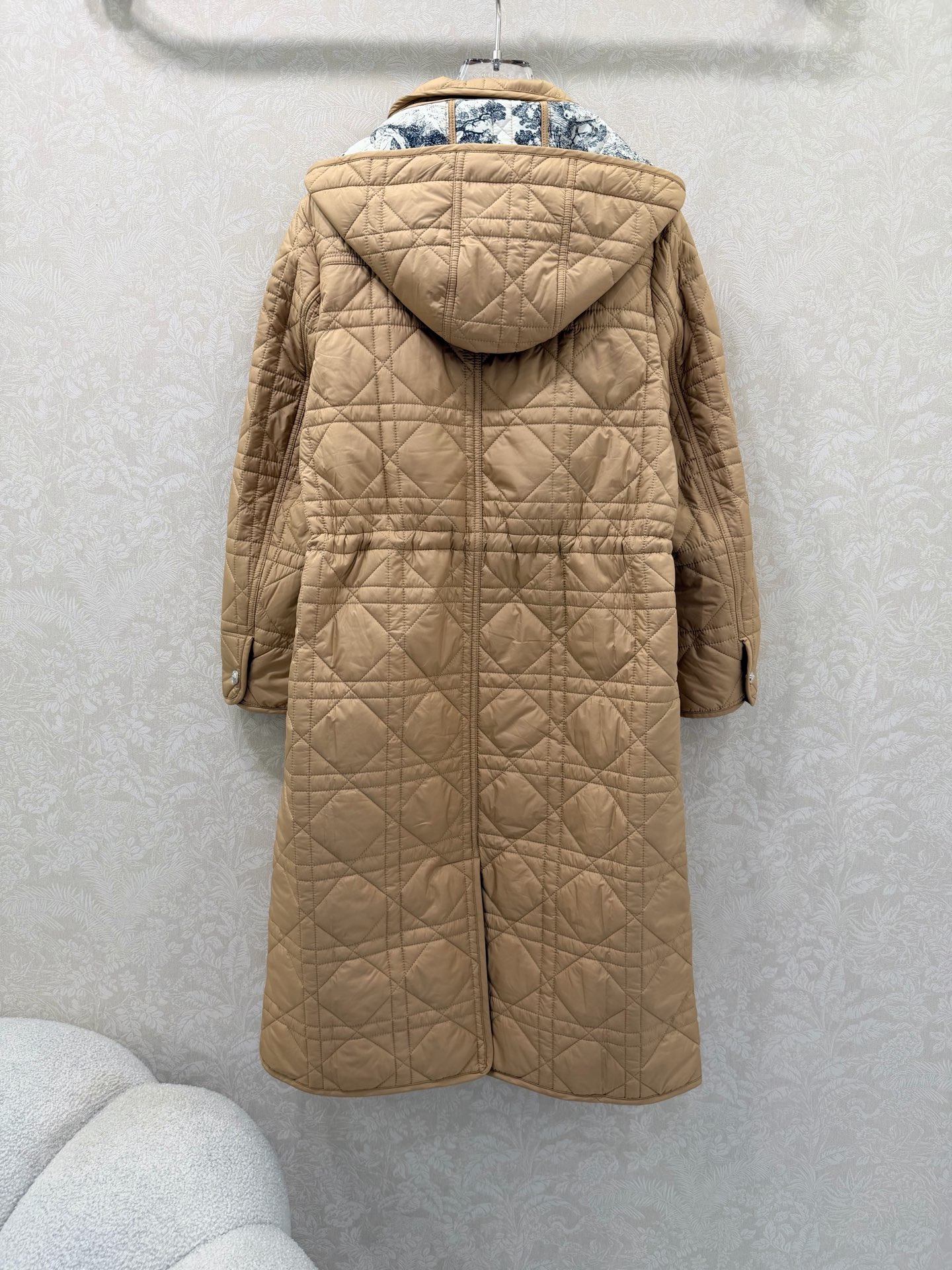 🔥🔥 Dio* 25秋冬新款戴妃藤格连帽压线长款棉衣外套 内衬经典丛林动物花色非常亮眼 视觉冲击力强时髦