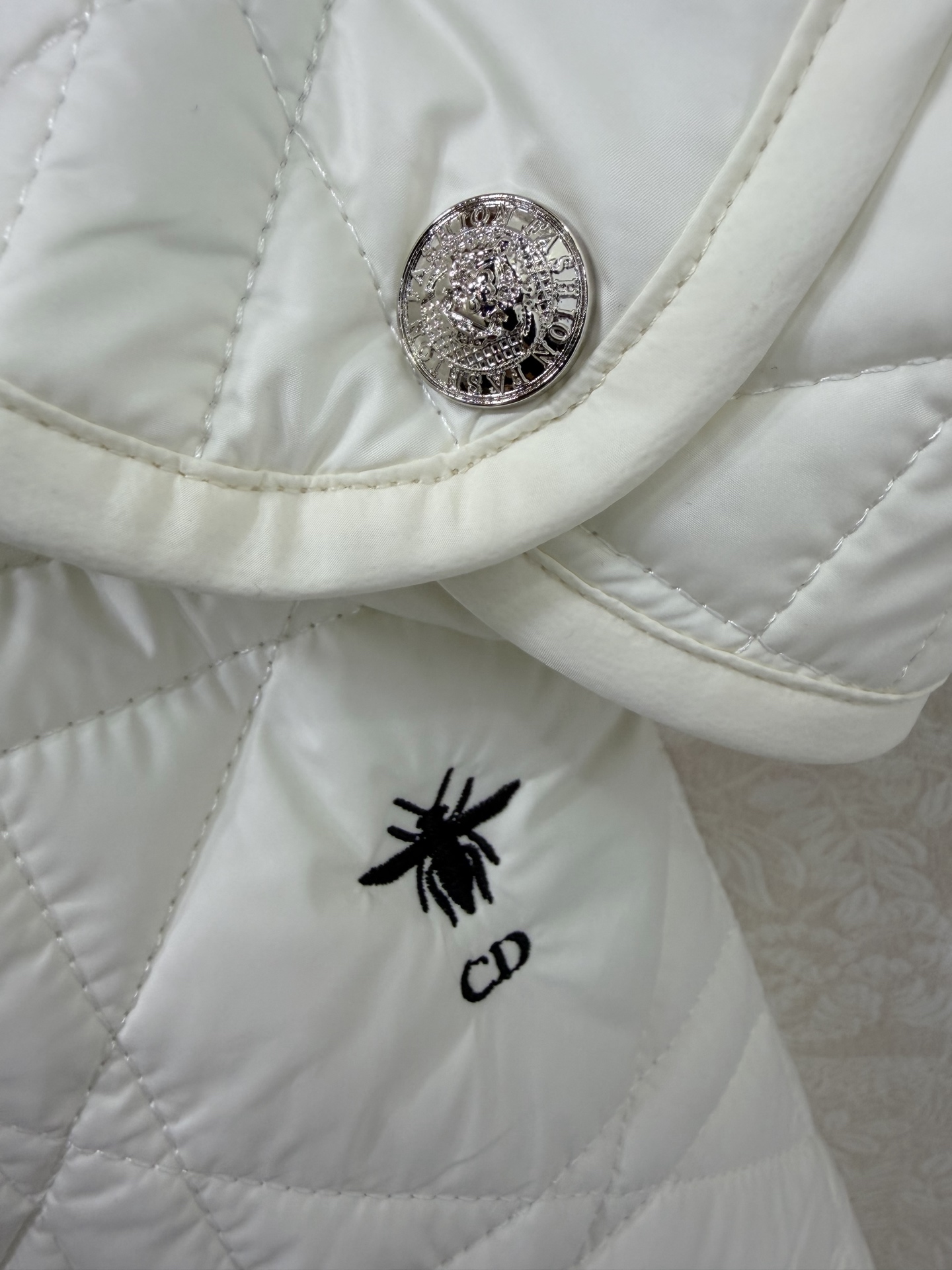 🔥🔥 Dio* 25秋冬新款戴妃藤格连帽压线长款棉衣外套 内衬经典丛林动物花色非常亮眼 视觉冲击力强时髦