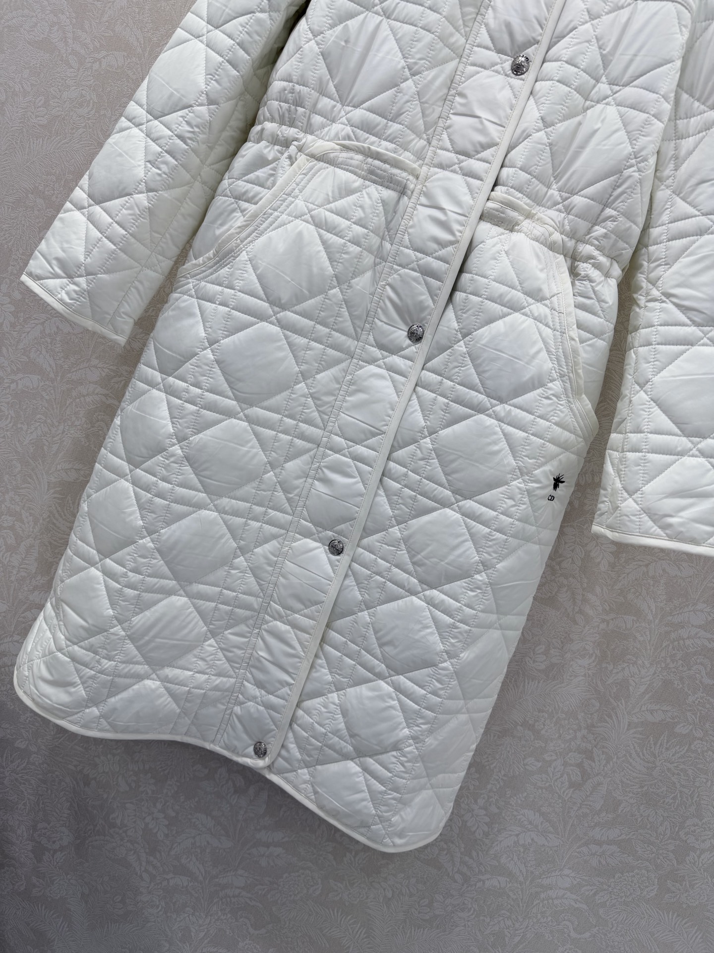 🔥🔥 Dio* 25秋冬新款戴妃藤格连帽压线长款棉衣外套 内衬经典丛林动物花色非常亮眼 视觉冲击力强时髦