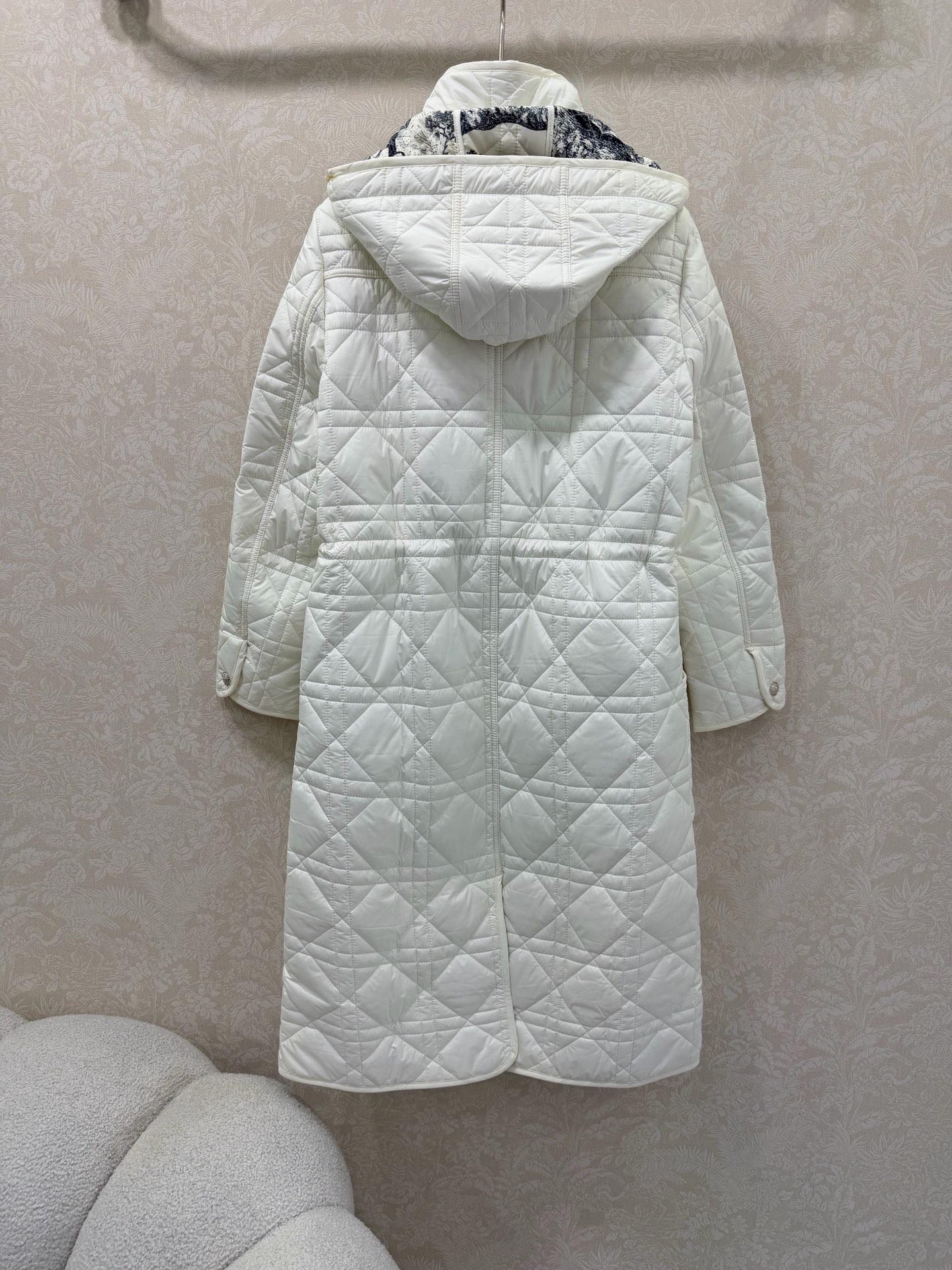 🔥🔥 Dio* 25秋冬新款戴妃藤格连帽压线长款棉衣外套 内衬经典丛林动物花色非常亮眼 视觉冲击力强时髦