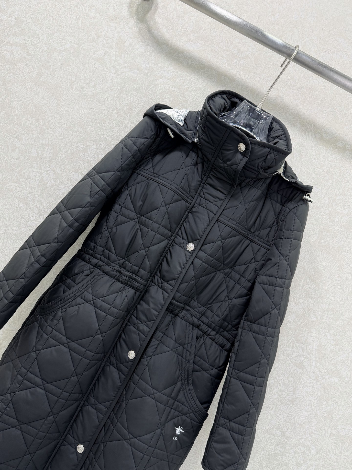 🔥🔥 Dio* 25秋冬新款戴妃藤格连帽压线长款棉衣外套 内衬经典丛林动物花色非常亮眼 视觉冲击力强时髦