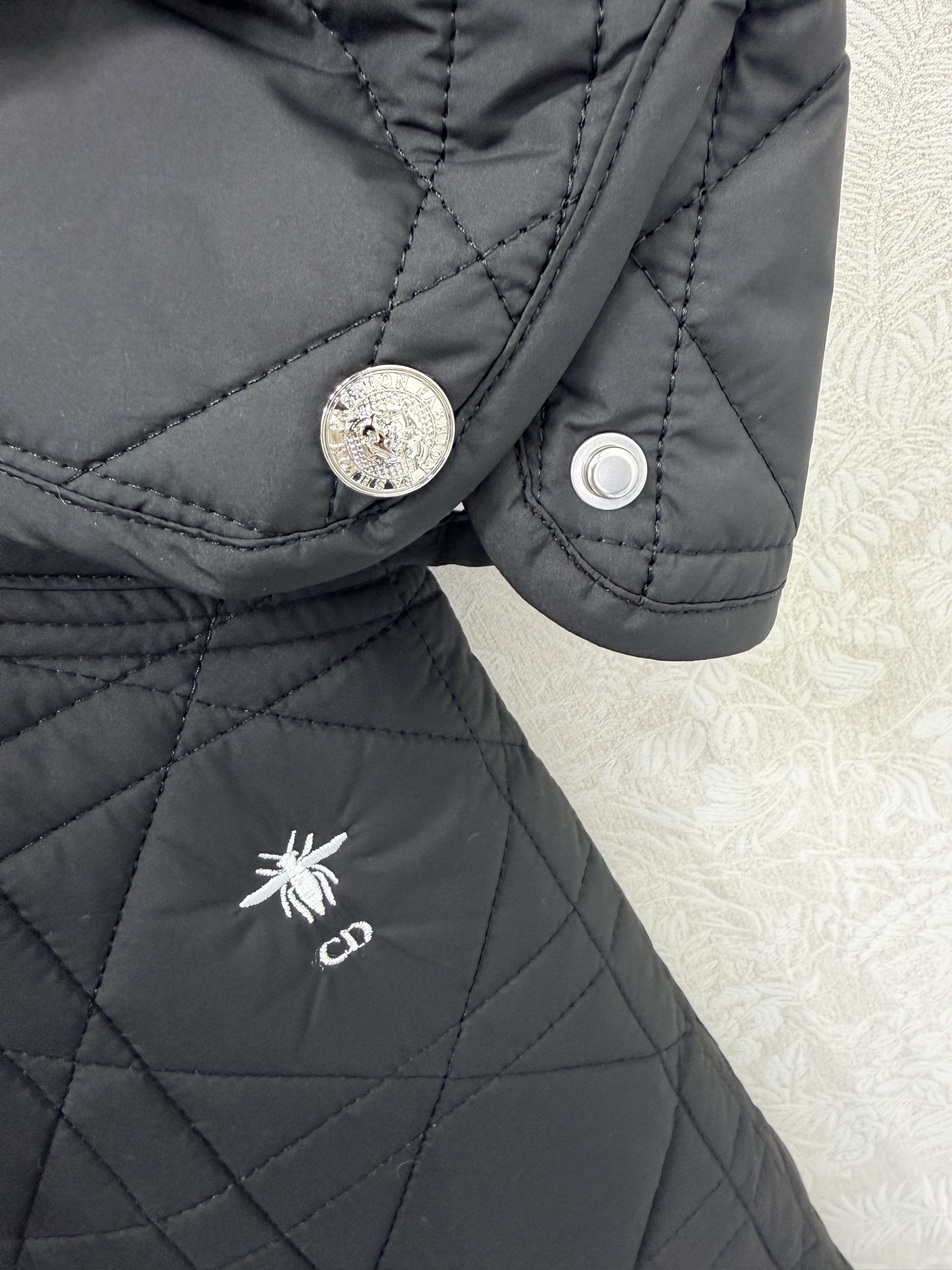 🔥🔥 Dio* 25秋冬新款戴妃藤格连帽压线长款棉衣外套 内衬经典丛林动物花色非常亮眼 视觉冲击力强时髦