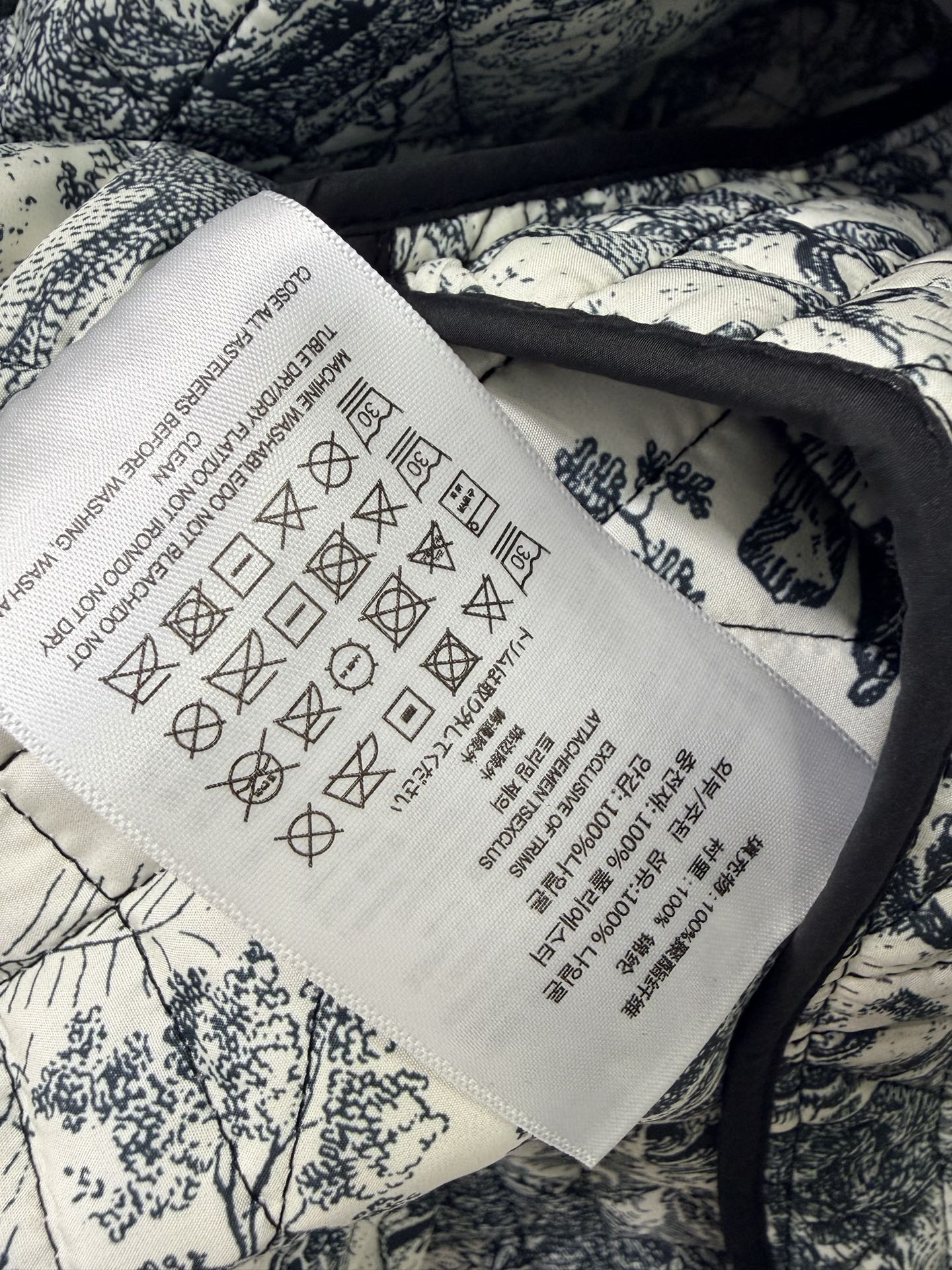 🔥🔥 Dio* 25秋冬新款戴妃藤格连帽压线长款棉衣外套 内衬经典丛林动物花色非常亮眼 视觉冲击力强时髦