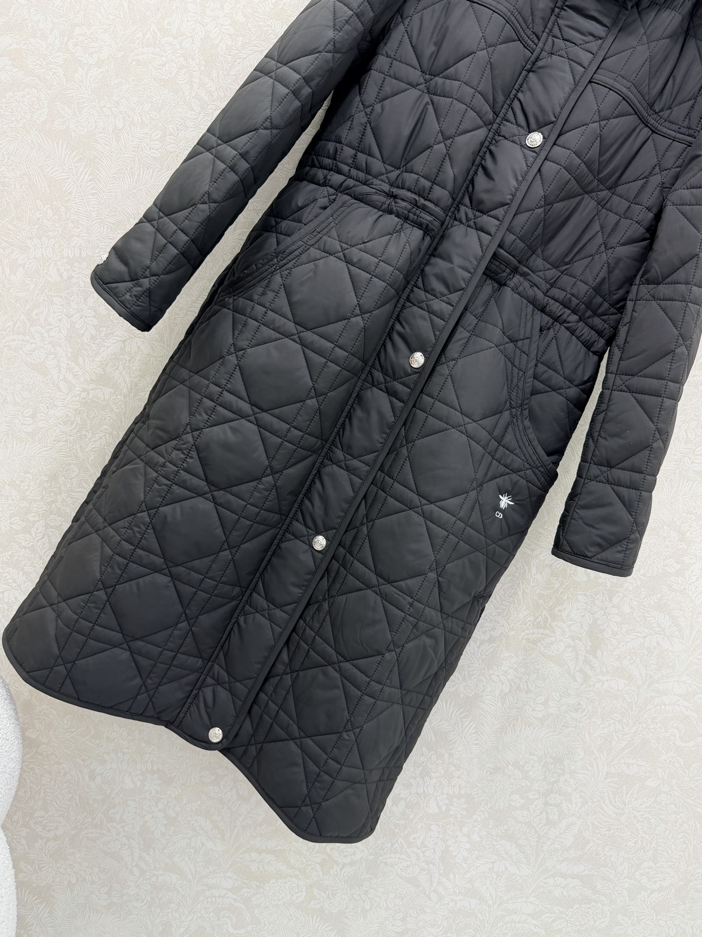 🔥🔥 Dio* 25秋冬新款戴妃藤格连帽压线长款棉衣外套 内衬经典丛林动物花色非常亮眼 视觉冲击力强时髦