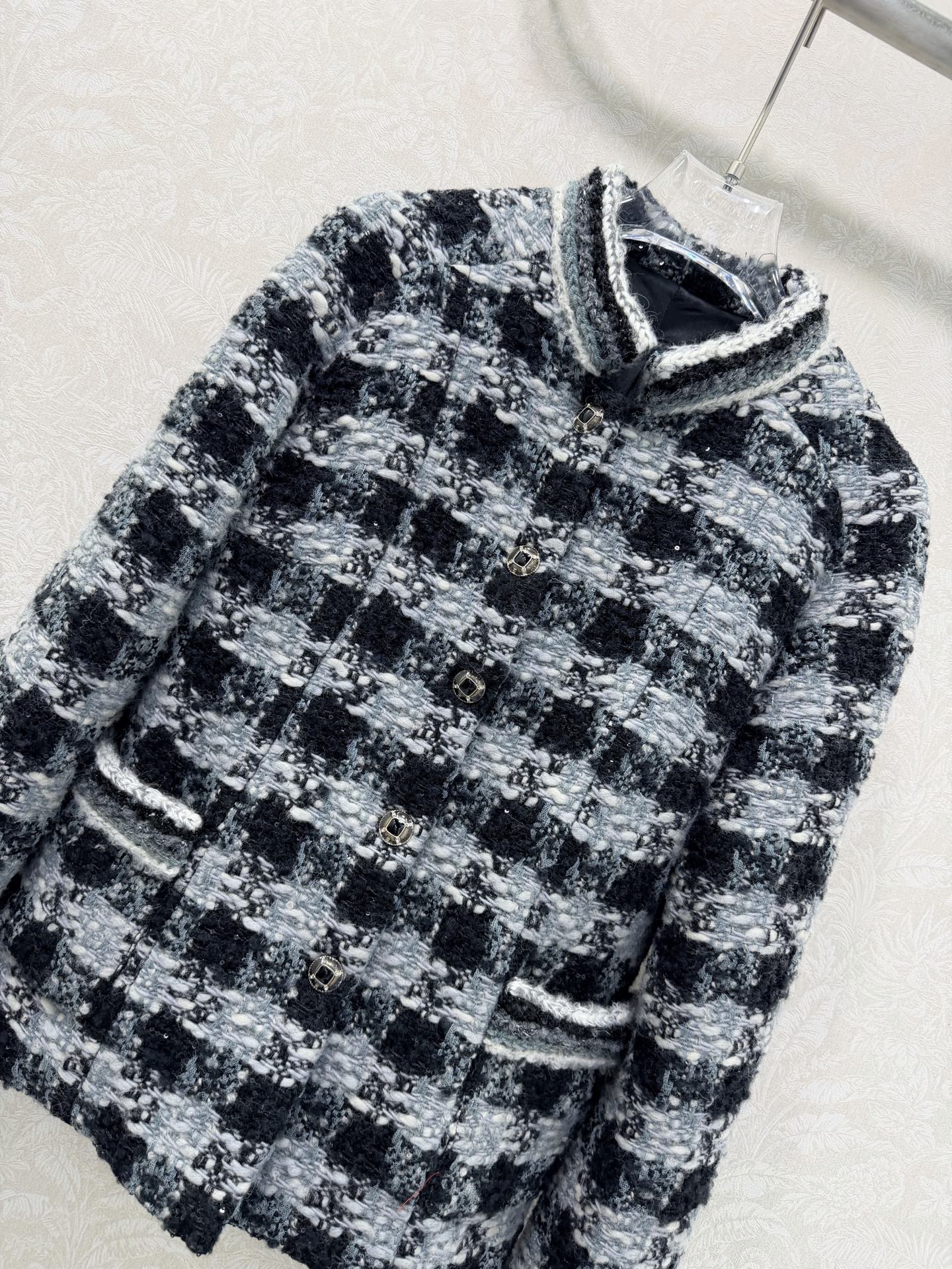 🔥🔥Chan*l 25新款编织立领洋装外套 进口粗纺羊毛呢材质。百分百真丝内衬。粗花条纹毛呢面料打造名媛