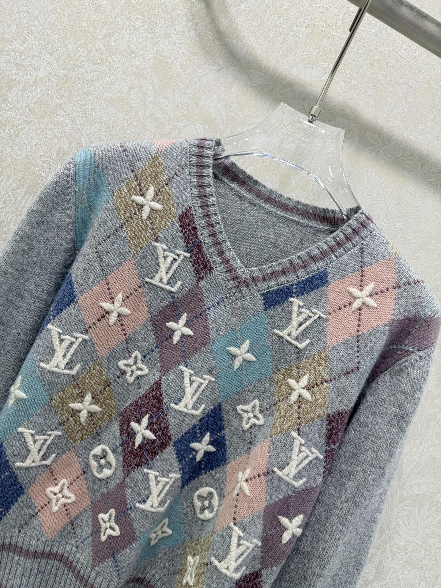 🔥🔥Louis Vuitto*25新款滑雪系列Monogram重工立体刺绣logo菱格配色提花毛衣！羊绒