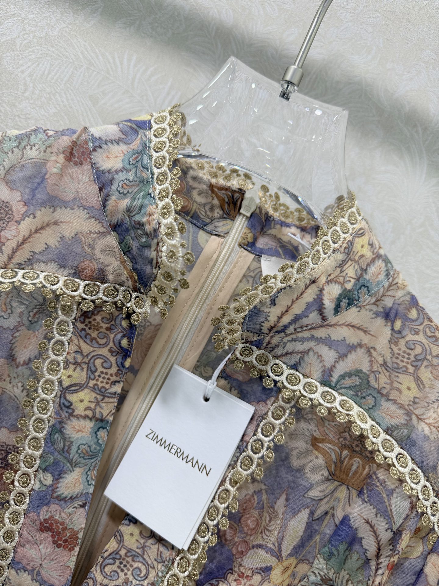 🔥🔥Zimmerman*兹/默曼 26早春新款重工拼接金线蕾丝花边V领连衣裙👗 别致灯笼喇叭袖设计 裙摆