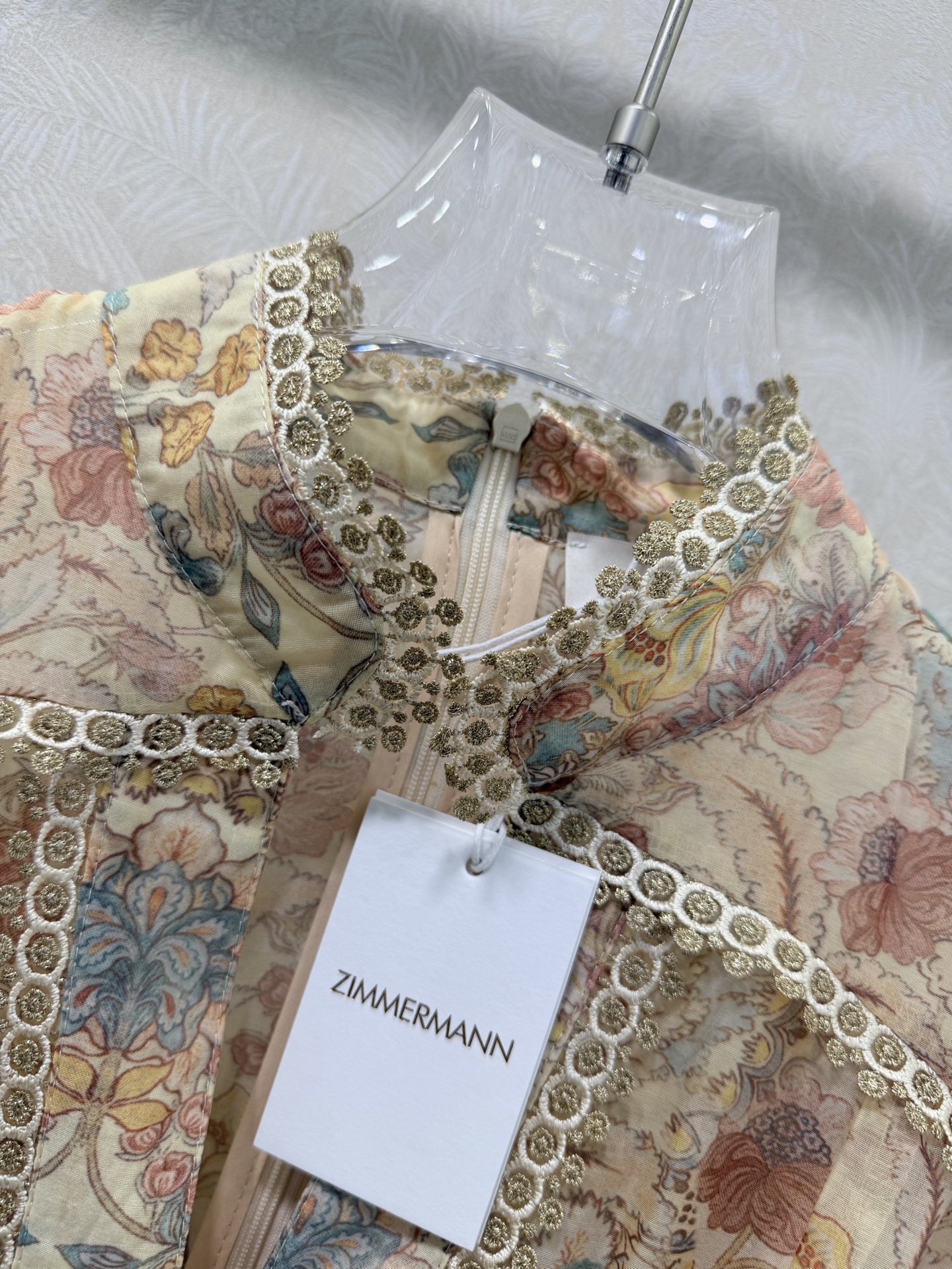 🔥🔥Zimmerman*兹/默曼 26早春新款重工拼接金线蕾丝花边V领连衣裙👗 别致灯笼喇叭袖设计 裙摆