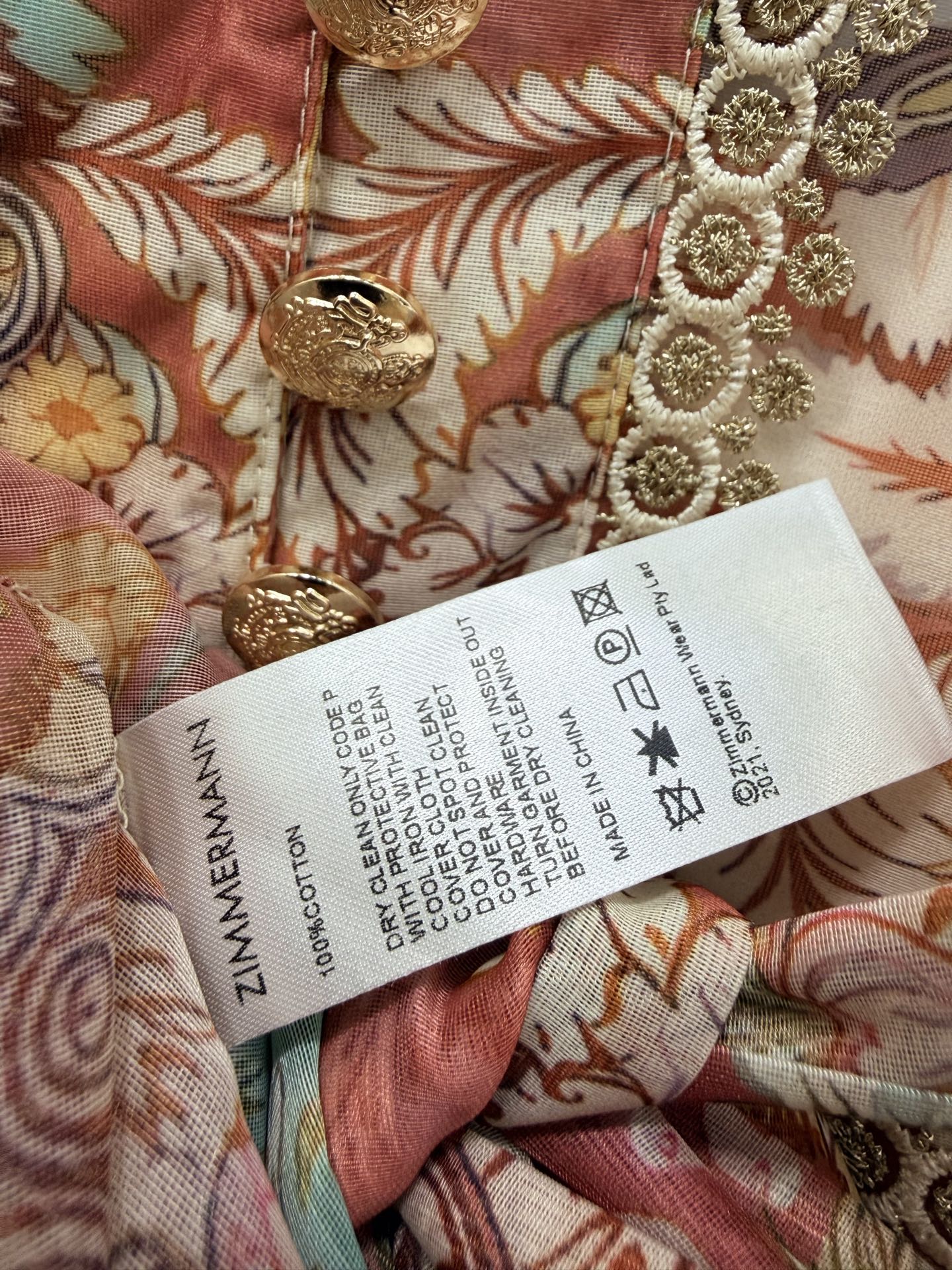 🔥🔥Zimmerman*兹/默曼 26早春新款重工拼接金线蕾丝花边V领连衣裙👗 别致灯笼喇叭袖设计 裙摆