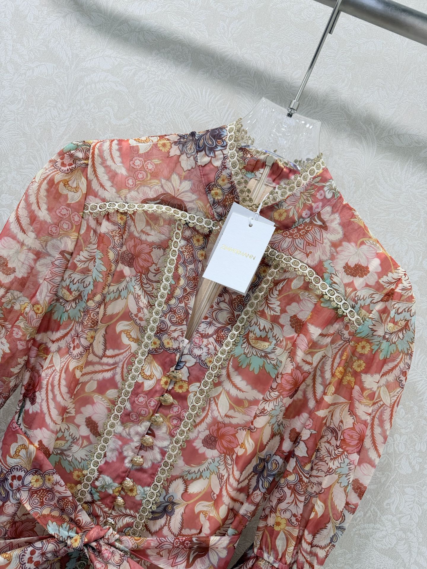 🔥🔥Zimmerman*兹/默曼 26早春新款重工拼接金线蕾丝花边V领连衣裙👗 别致灯笼喇叭袖设计 裙摆