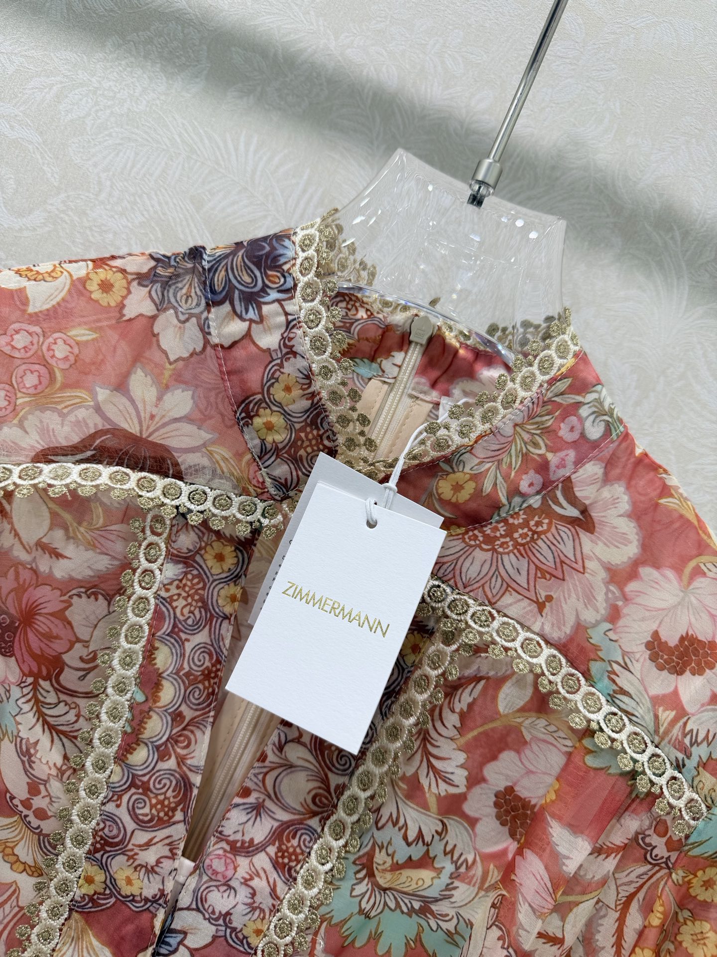🔥🔥Zimmerman*兹/默曼 26早春新款重工拼接金线蕾丝花边V领连衣裙👗 别致灯笼喇叭袖设计 裙摆