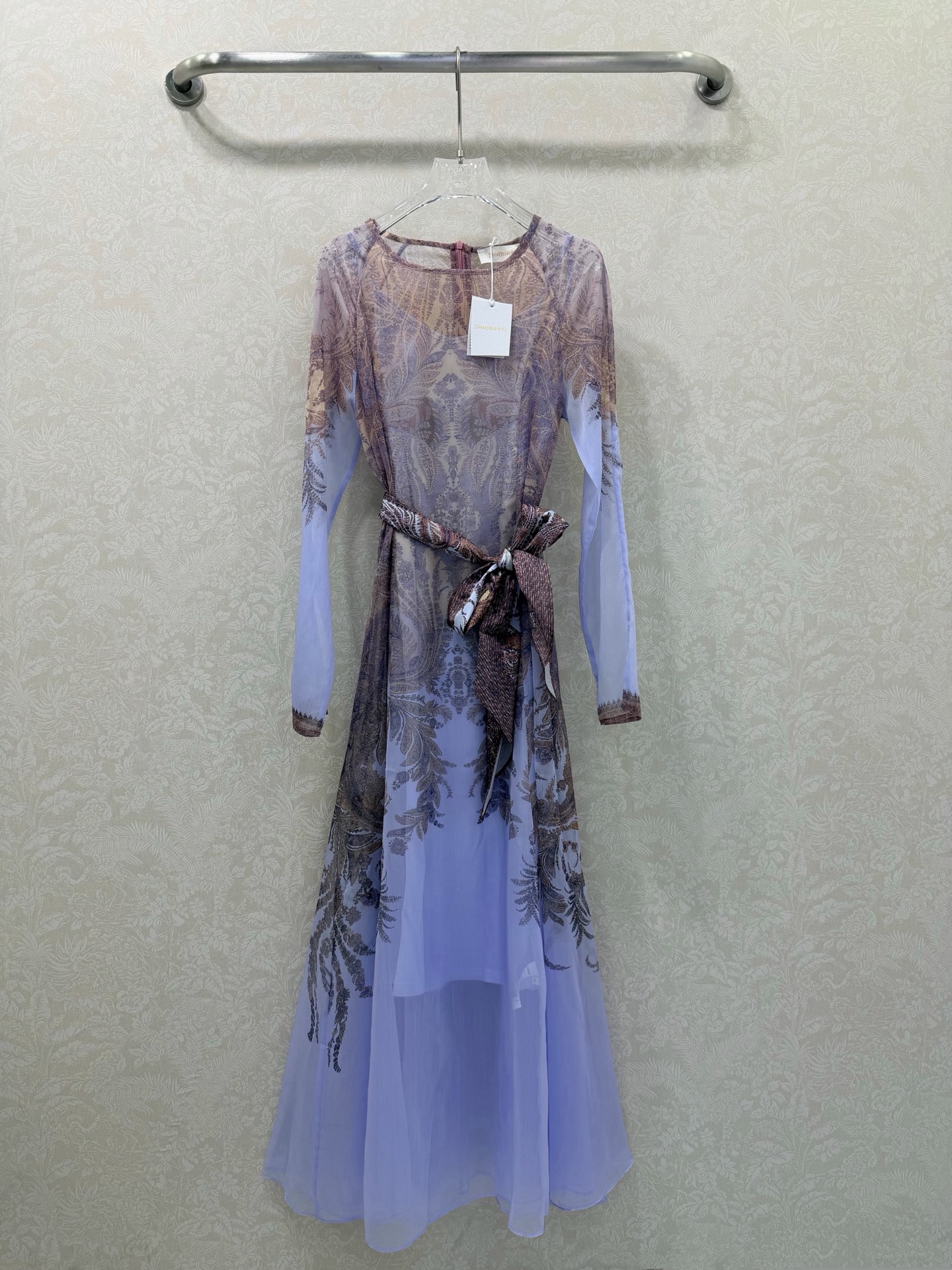 NO:639145,Zimmerman*/Merman 26 new early spring phosphorus print dress. It can be paired with a tie and can be used as a belt to tighten the waist. The new Australian designer brand 30D material is made of phosphorus flower print all over the body. The tulle skirt is full of fairy style. It has good breathability and shows a fresh and elegant atmosphere. 1 color and 4 codes SMLXL, Zimmerman-clothing, loro piana, skirts, ties, alexander wang19860909Zimmerman*兹/默曼 26早春新款凤尾花印花连衣裙 搭配领带得同时又可以当腰带收腰点缀 新款澳洲设计师品牌30D料质地材质 满身凤尾花印花 薄纱的裙身仙女风拉满 透气性好、彰显了清新的雅致气息 1色4码SMLXL,兹默曼-服装,loro piana,skirts,ties,alexander wang,Women's clothing