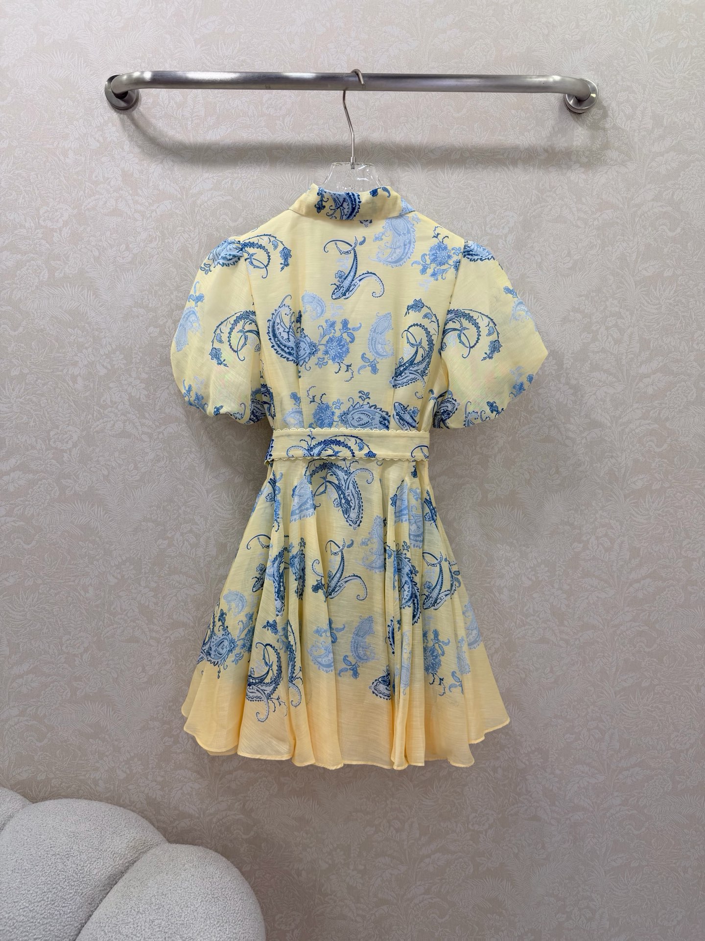 🔥🔥Zimmerman*兹/默曼26新款花苞短袖收腰连衣裙 👗选用亚麻面料制成，翻领单排扣设计 本布包扣