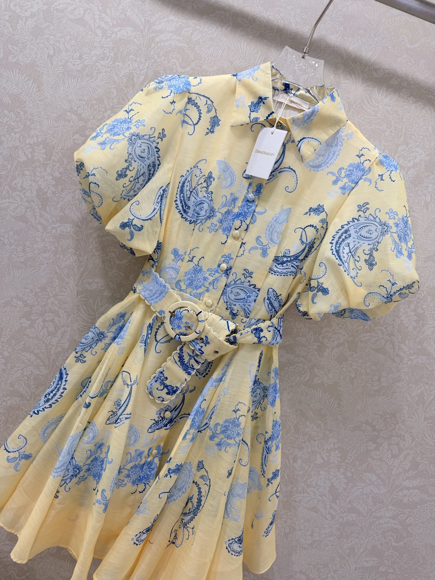 🔥🔥Zimmerman*兹/默曼26新款花苞短袖收腰连衣裙 👗选用亚麻面料制成，翻领单排扣设计 本布包扣