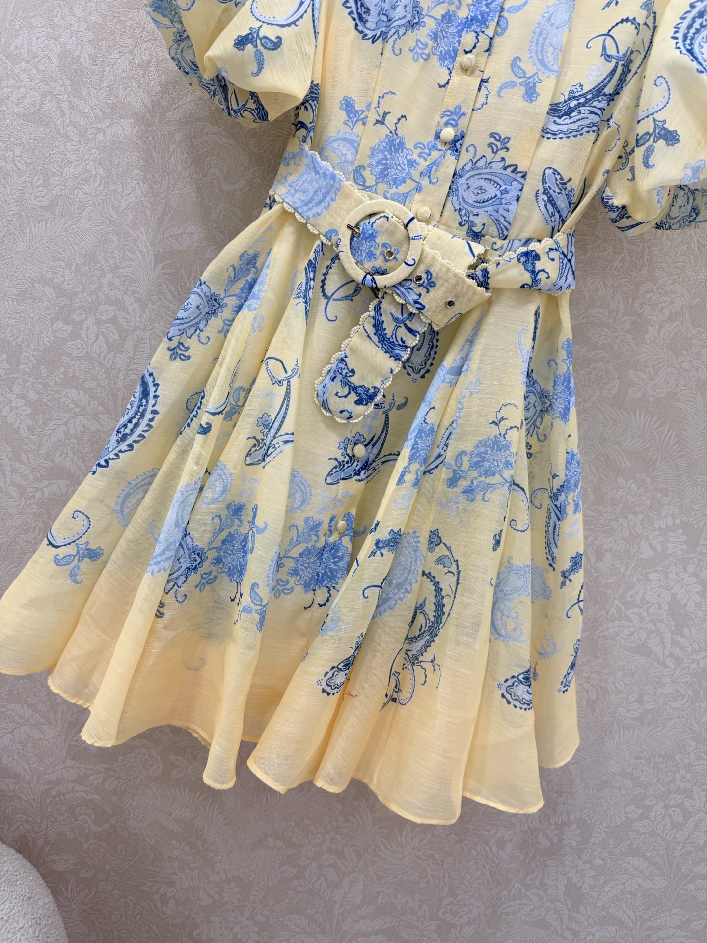 🔥🔥Zimmerman*兹/默曼26新款花苞短袖收腰连衣裙 👗选用亚麻面料制成，翻领单排扣设计 本布包扣