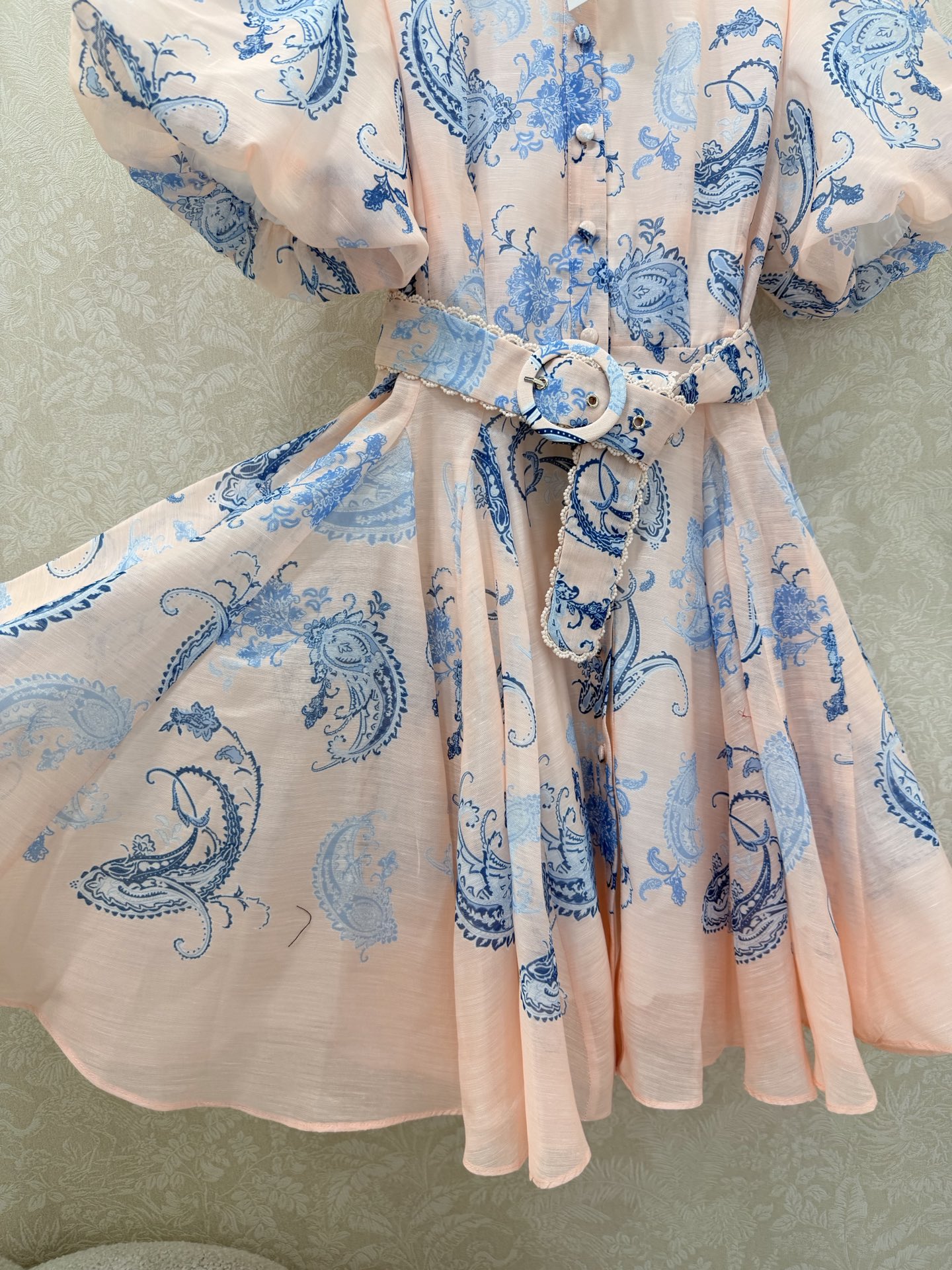 🔥🔥Zimmerman*兹/默曼26新款花苞短袖收腰连衣裙 👗选用亚麻面料制成，翻领单排扣设计 本布包扣