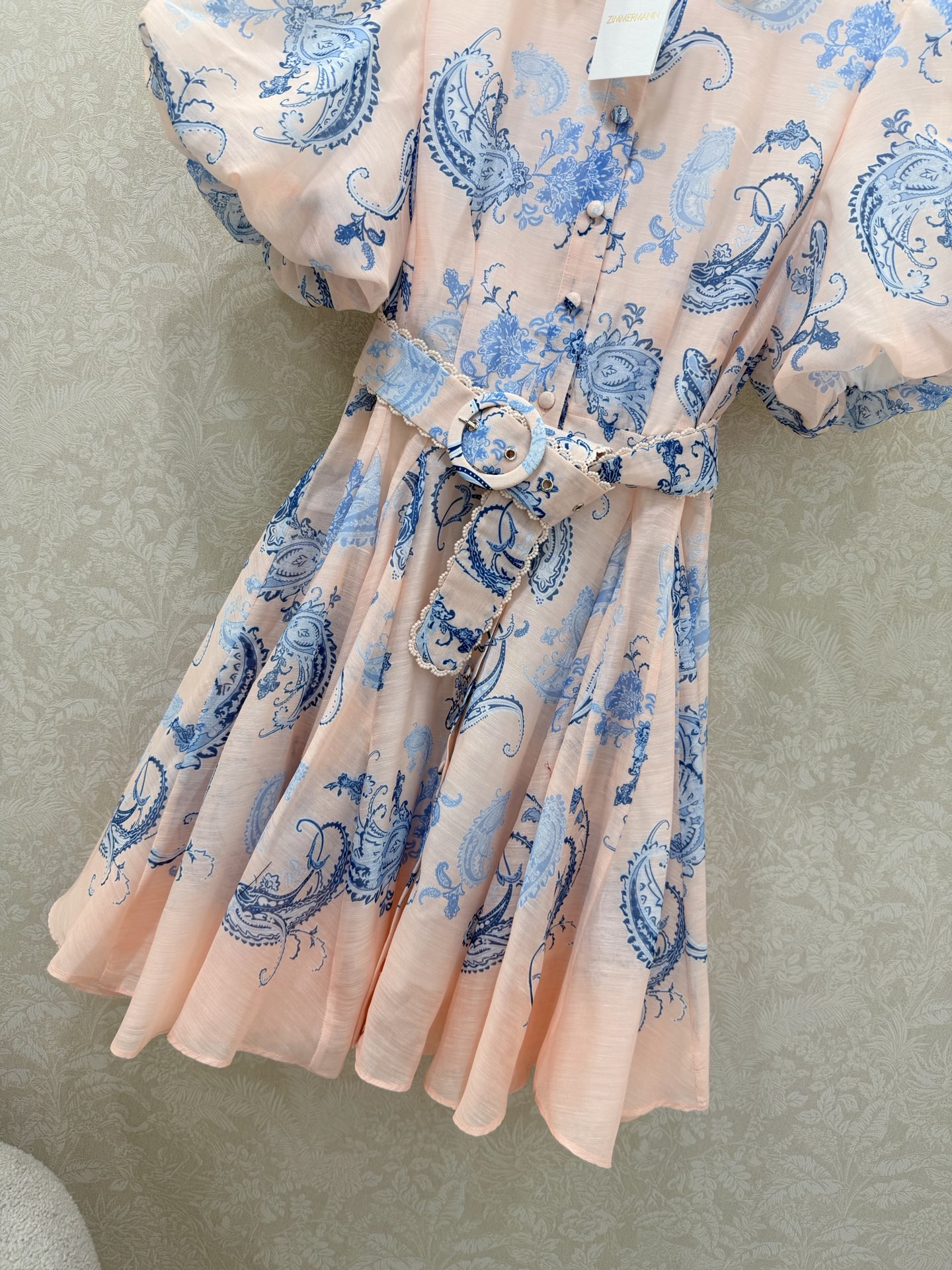 🔥🔥Zimmerman*兹/默曼26新款花苞短袖收腰连衣裙 👗选用亚麻面料制成，翻领单排扣设计 本布包扣