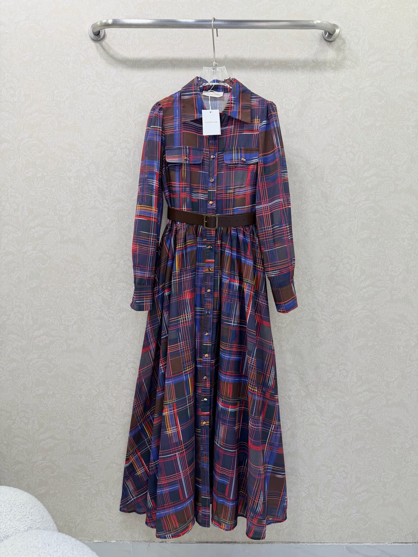 NO:677045,ZIMMERM*26 early spring new style lapel plaid long-sleeved dress, overall Englund style, with leather belt waist to outline the waistline, which is eye-catching. The waist is waisted, and the early spring and summer atmosphere is full of oversized skirts. The fairy is overall high-class and shows retro charm. Monochrome size 4 SMLXL, Zimmerman-clothing, skirts,19860909ZIMMERM*26早春新款翻领格子长袖连衣裙 整体英格伦风格 搭配皮质皮带腰身勾勒腰线让人眼前一亮.腰部收腰 早春夏日氛围拉拉满超大摆裙摆仙女本仙整体高级又展现复古魅力气质.单色4码SMLXL,兹默曼-服装,skirts,,Women's clothing