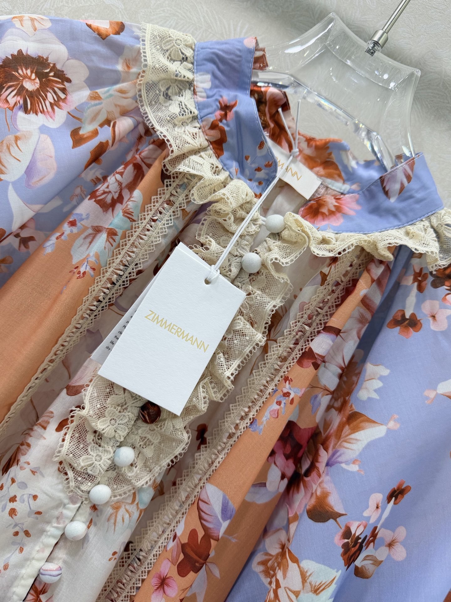 🔥🔥ZIMMERM*25新款泡泡袖碎花撞色连衣裙 领口袖口前襟拼接蕾丝边 超大摆裙摆用料十足 一整个活泼