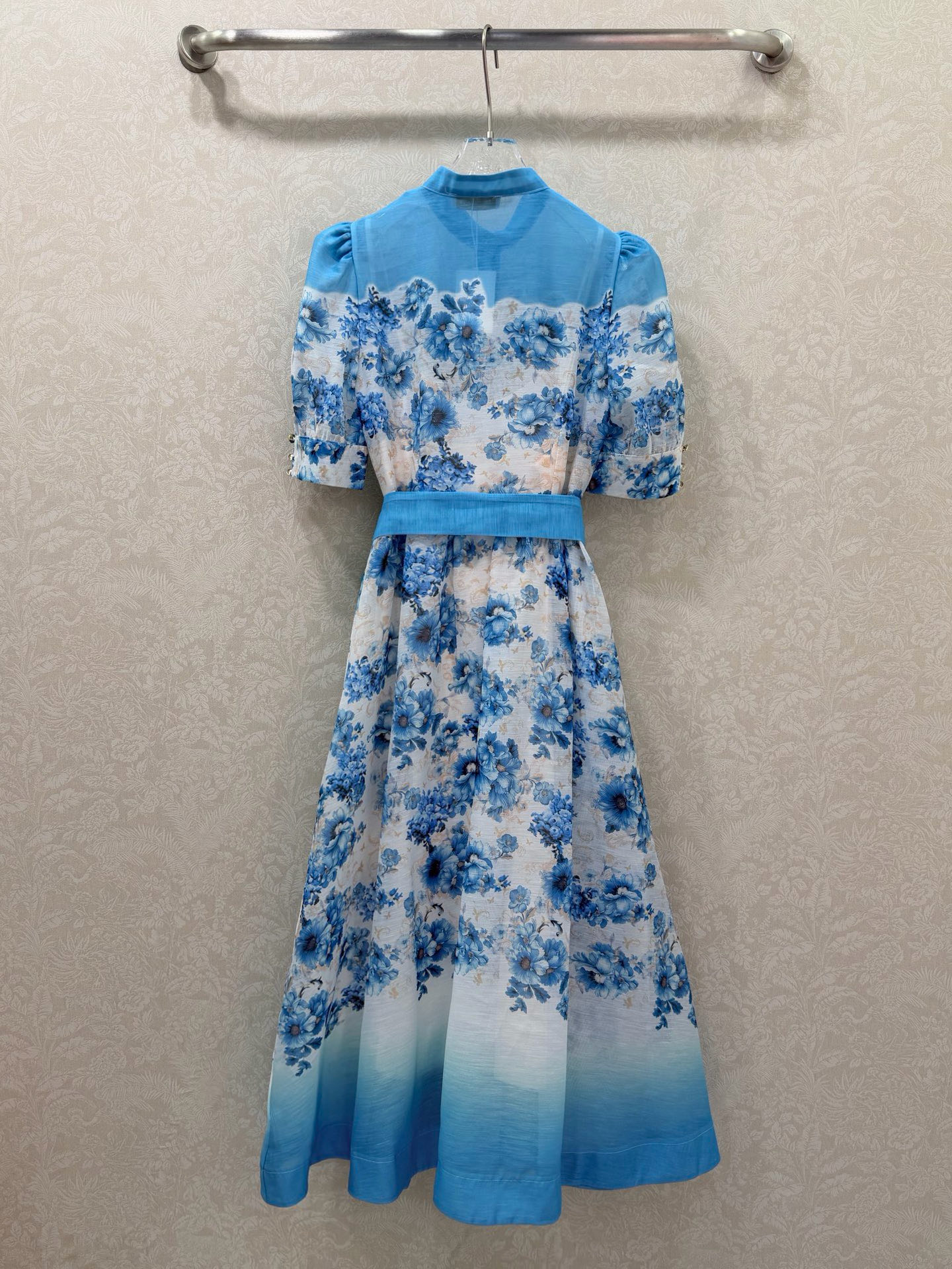🔥🔥Zimmerman*兹/默曼26新款短袖连衣裙 小立领泡泡袖定位花长款连衣裙👗 选用亚麻面料制成，采