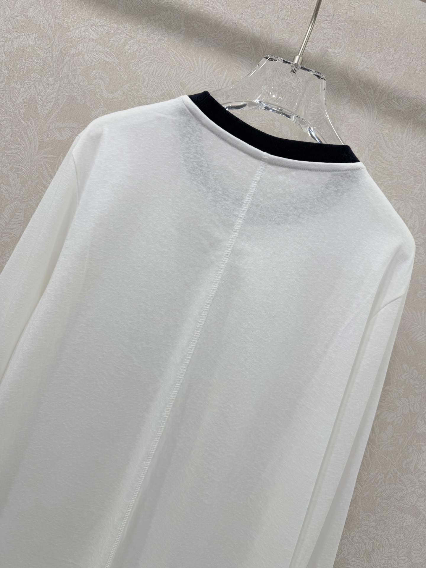 🔥🔥PRAD*26新款圆领纯棉长袖T恤 圆领胸前经典三角标装饰 领口藏蓝色螺纹装饰 后背中缝设计 随性又