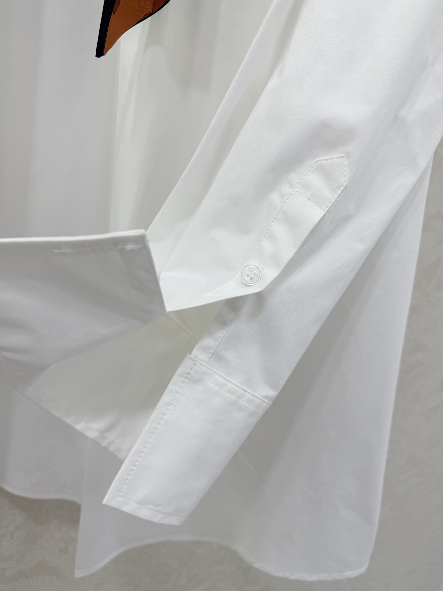 🔥🔥Celin*26新款丝巾长款衬衣裙 进口斜纹全棉材质 舒适细腻 透气十足 通体素色百搭耐看 饰以印花