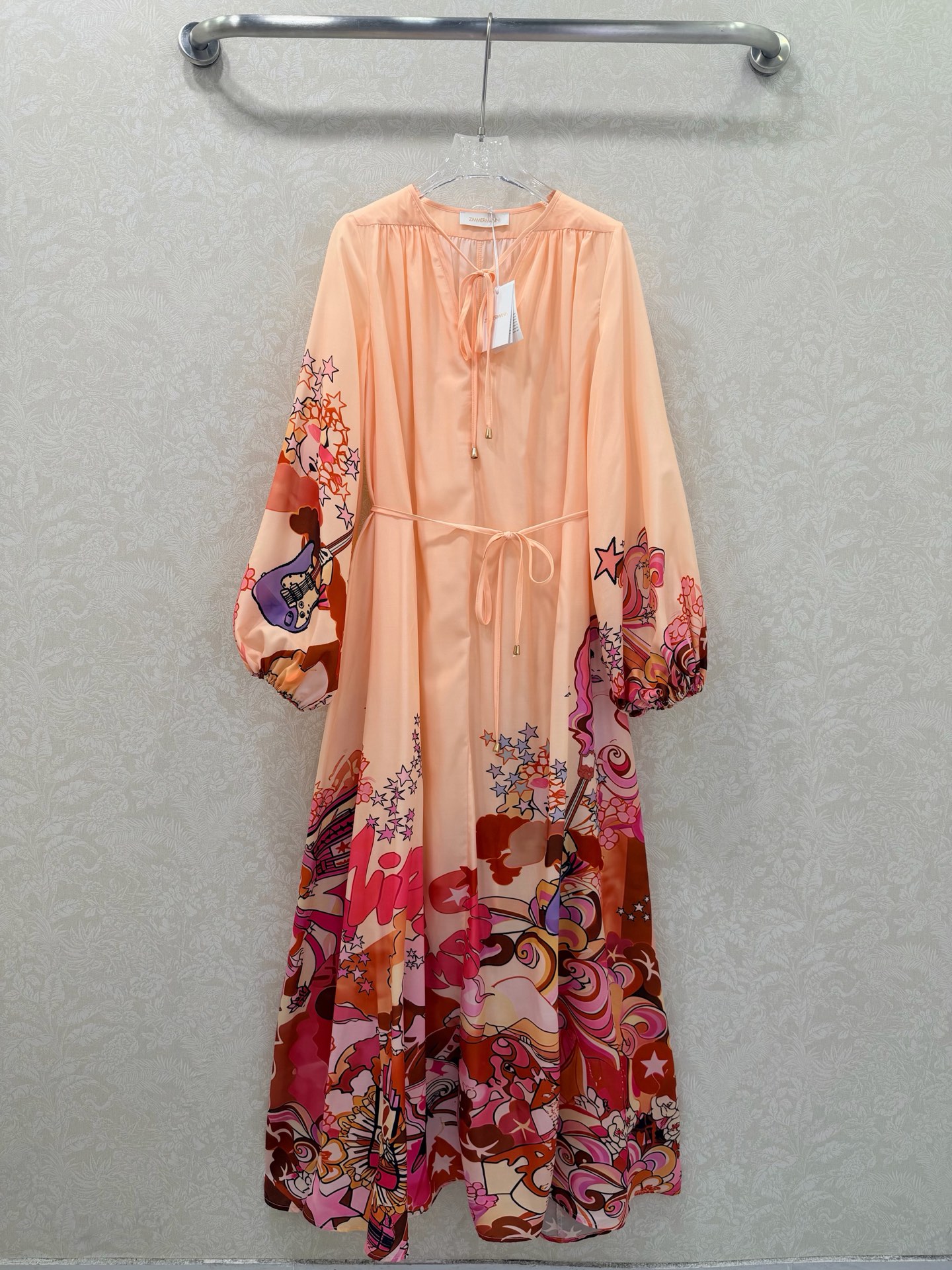 NO:700935,Zimmerman*/Zimmerman 26 new blended digital print long-sleeved dress!  The two-piece set is designed with suspenders and a front V-neck tie. Positioned rayon follows the digital printing fabric!  A super gentle tone, fashionable and high-end!  The breath of spring is coming with the oversized skirt, the first choice for vacation, the best quality product, single color size 4 SMLXL, Zimmerman-clothing, loro piana, skirts,19860909Zimmerman*兹/默曼 26新款混纺数码印花长袖连衣裙！两件套设计搭配吊带内搭前襟V领系绳 定位人丝顺于数码印花面料！超级无敌温柔的一个色调 时尚高级！超大裙摆春天的气息迎面而来、度假首选优品绝绝子 单色4码SMLXL,兹默曼-服装,loro piana,skirts,,Women's clothing