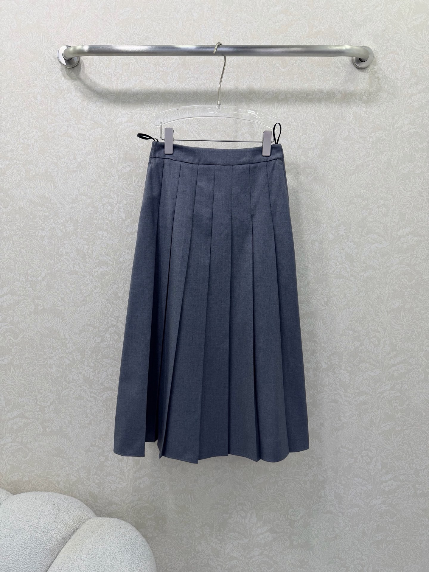 🔥🔥Louis vuitto*26新款半裙 气质赫本风复古塔片半身裙 前片压褶设计 腰头老家老花皮革扣装